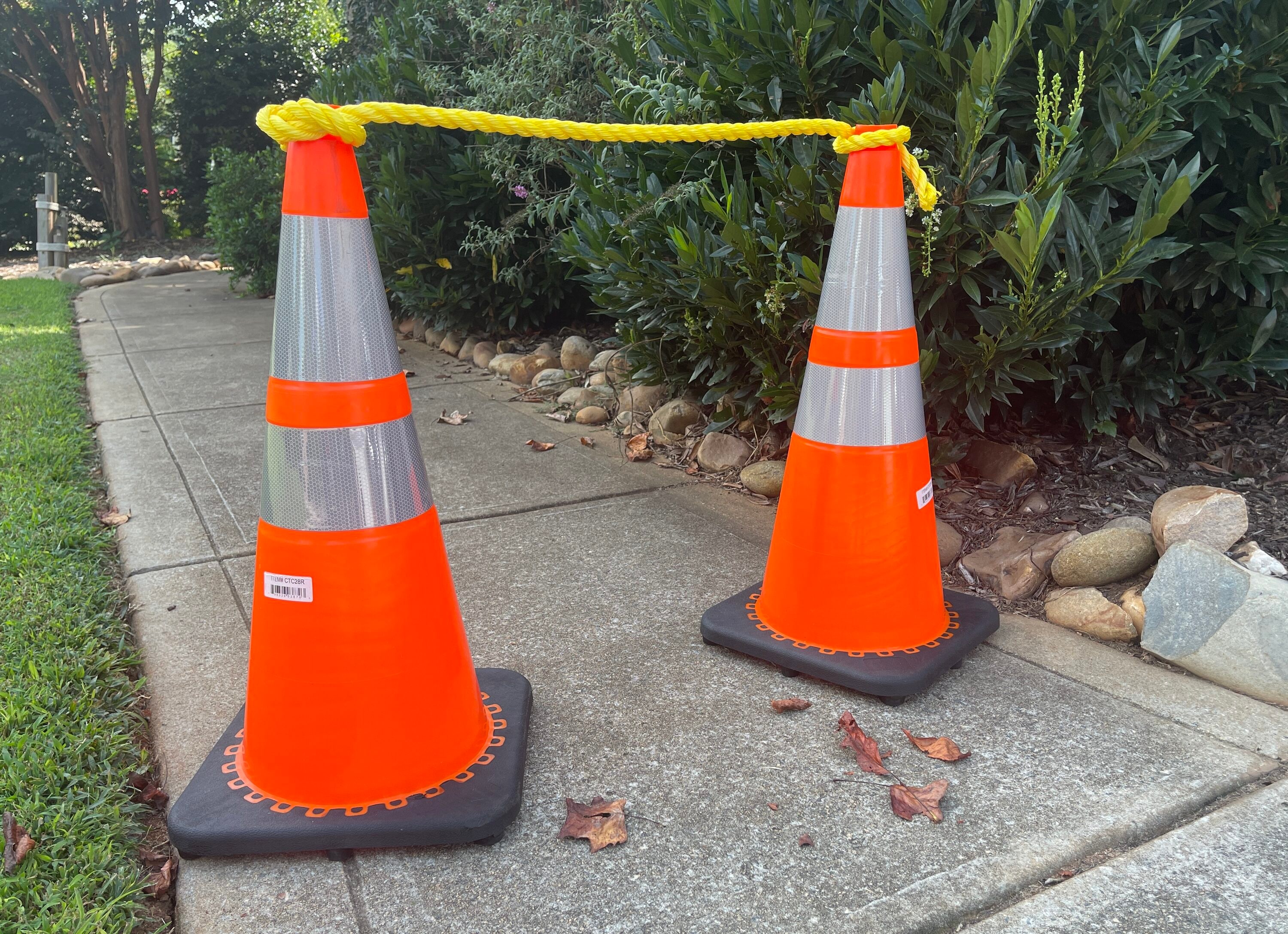 Cono de seguridad vial naranja de 28 pulgadas de Cordova Safety Products CTC28R