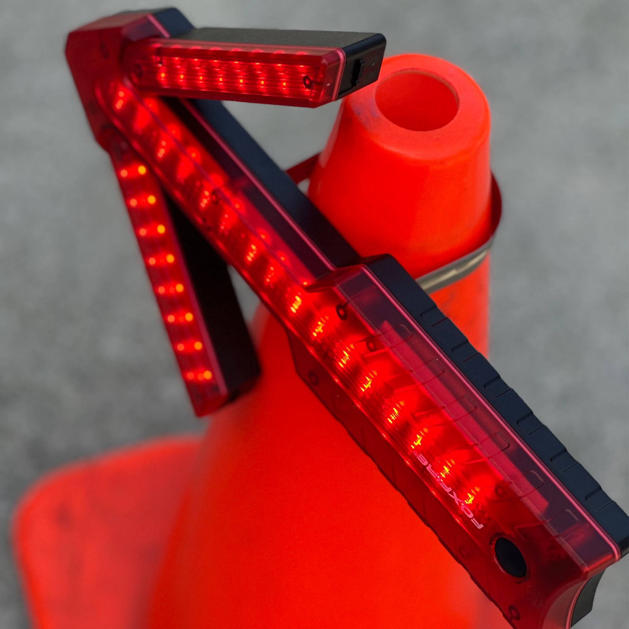 Señal de tráfico roja de seguridad Foxfire Safety de 12 pulgadas