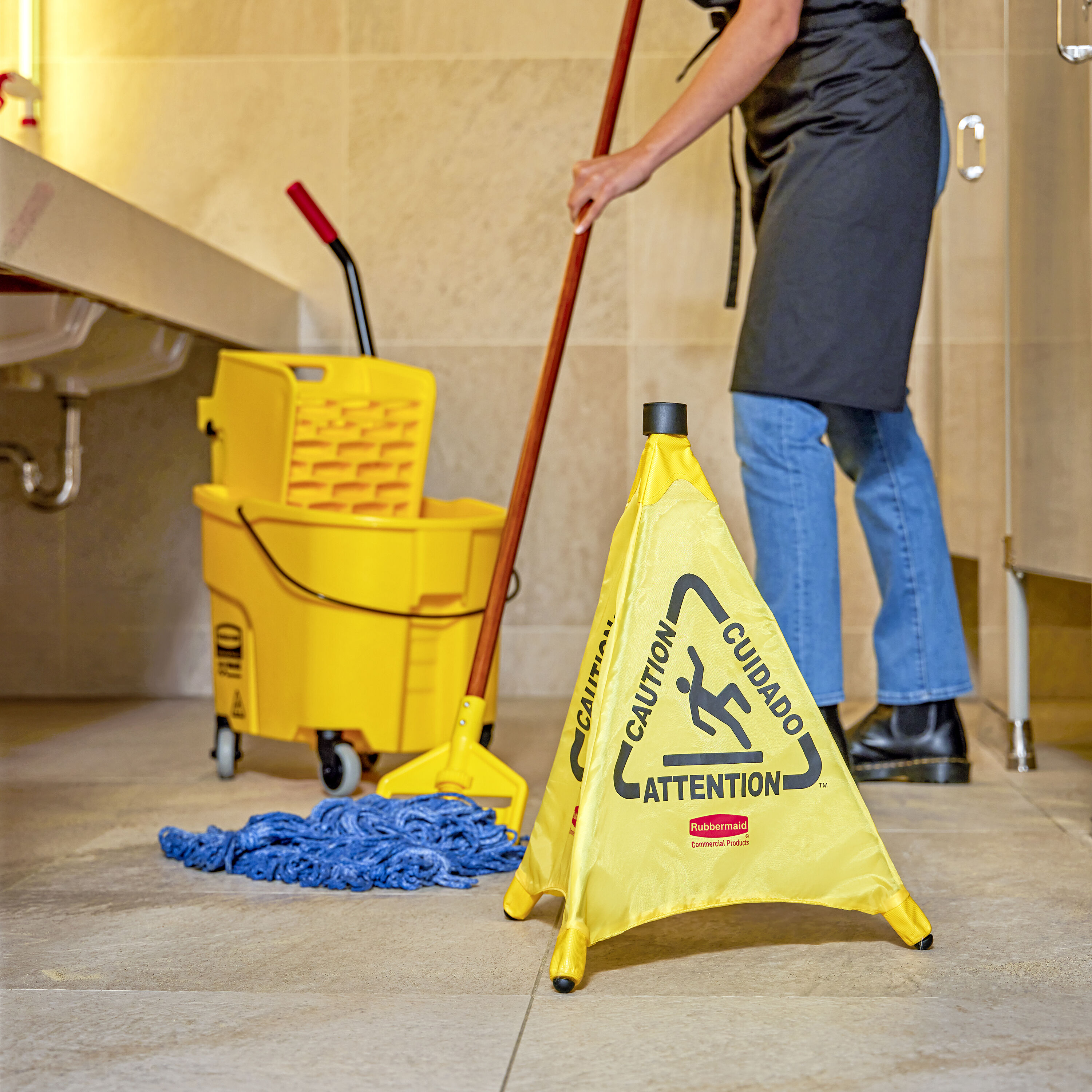 Cono de seguridad vial amarillo de 30 pulgadas de Rubbermaid Commercial Products 2095339