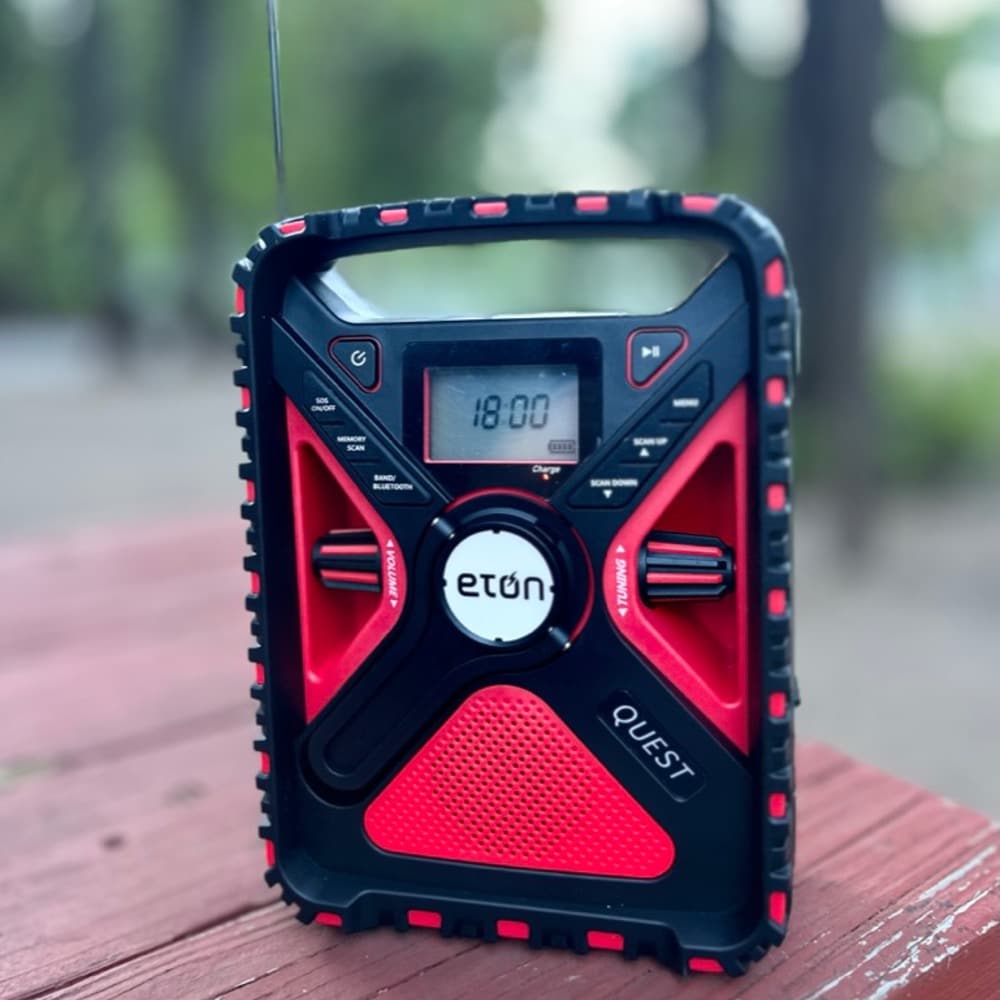 Radio meteorológica AM/FM con reloj Eton NFRX5QUEST