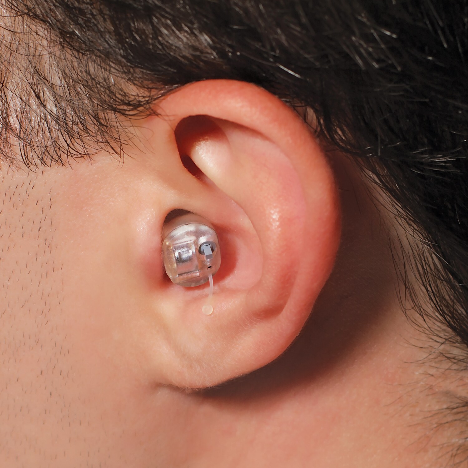 Auxiliares auditivos OTC recargables inalámbricos para protección auditiva en el oído Lucid Audio Enrich Pro. Reducción de ruido de 10078 dB.
