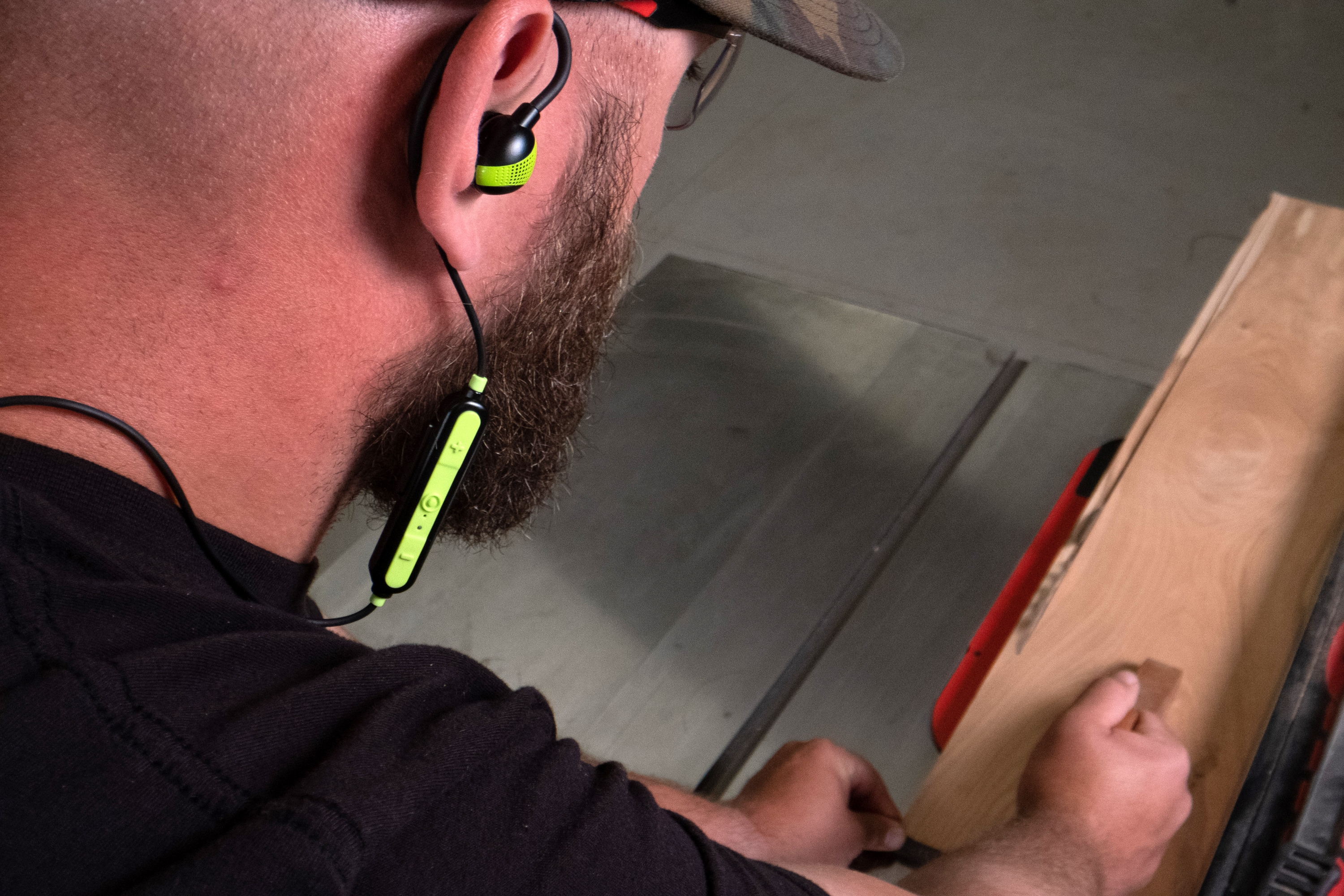 Auriculares de protección auditiva inalámbricos reutilizables con conciencia ISOtunes PRO, compatible con Bluetooth, con clasificación de reducción de ruido de 26 dB.