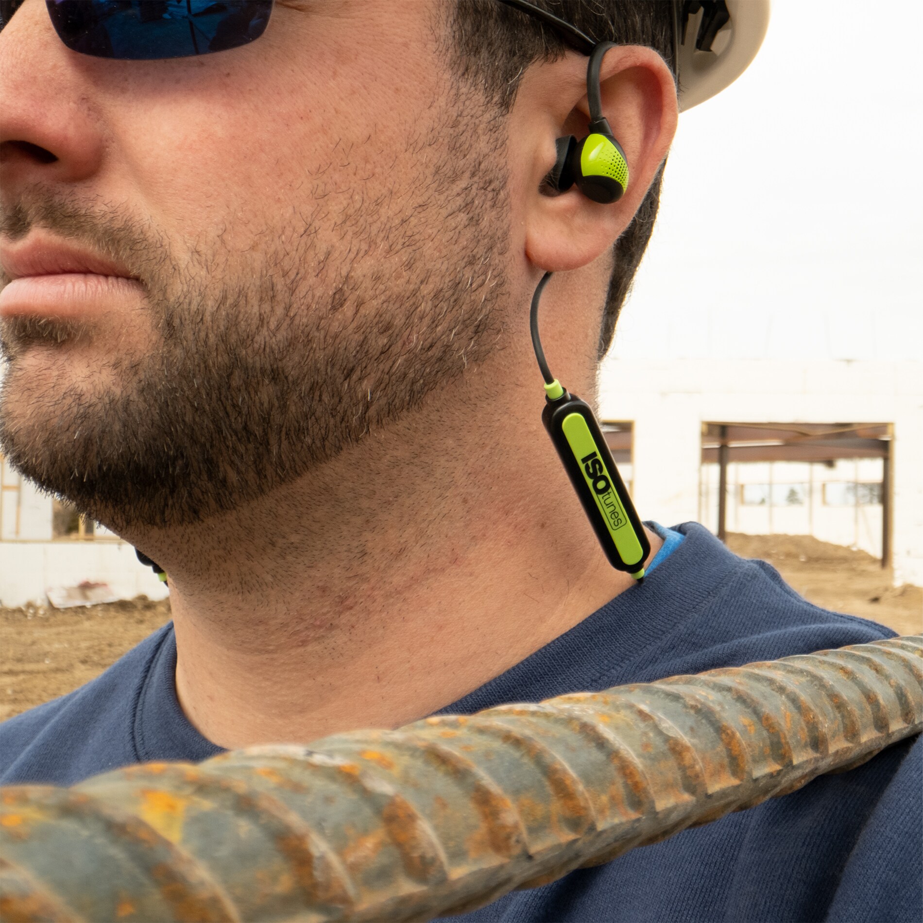Auriculares de protección auditiva inalámbricos reutilizables con conciencia ISOtunes PRO, compatible con Bluetooth, con clasificación de reducción de ruido de 26 dB.