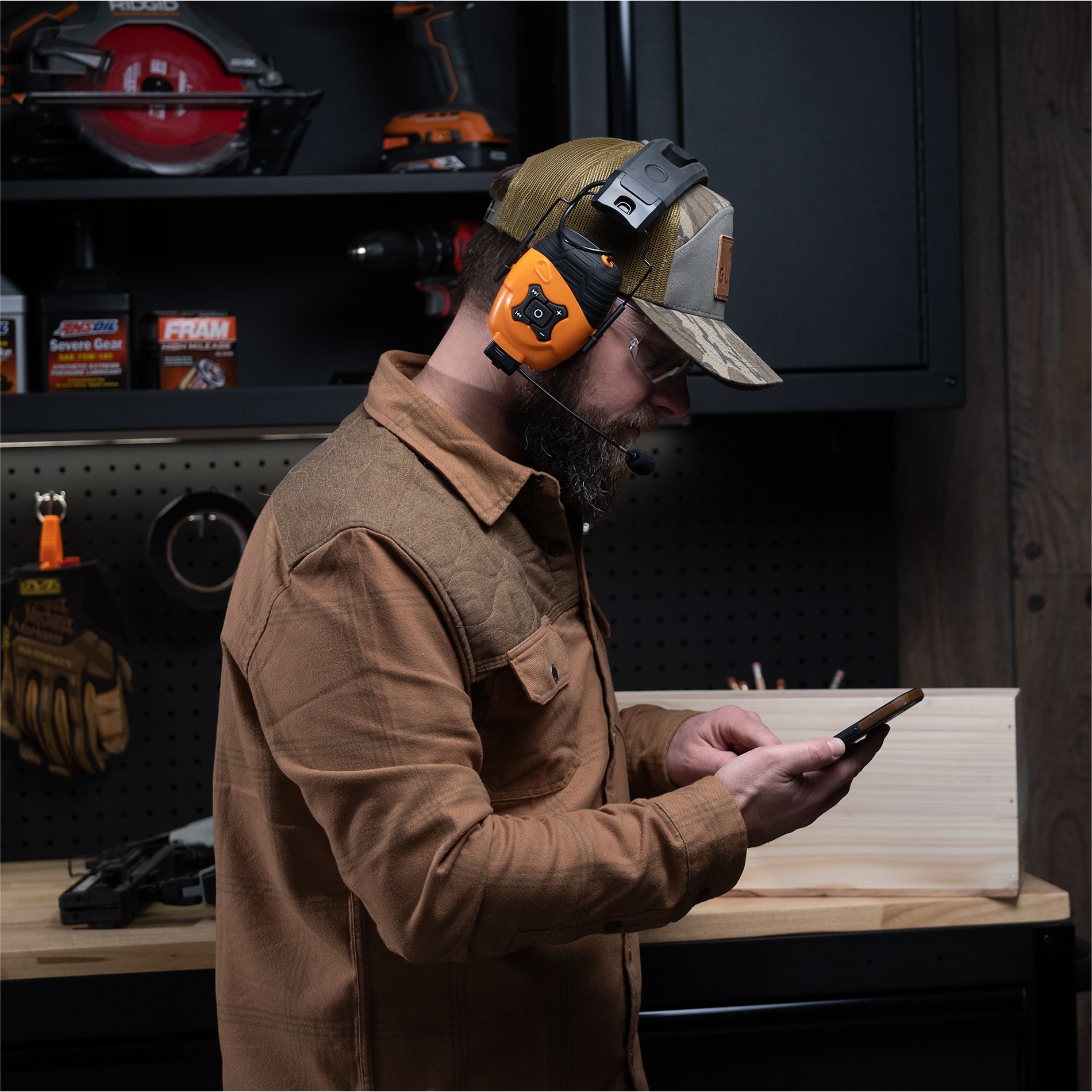 Protectores auditivos inalámbricos reutilizables ISOtunes Link 2.0 con compatibilidad Bluetooth y reducción de ruido de 25 dB.