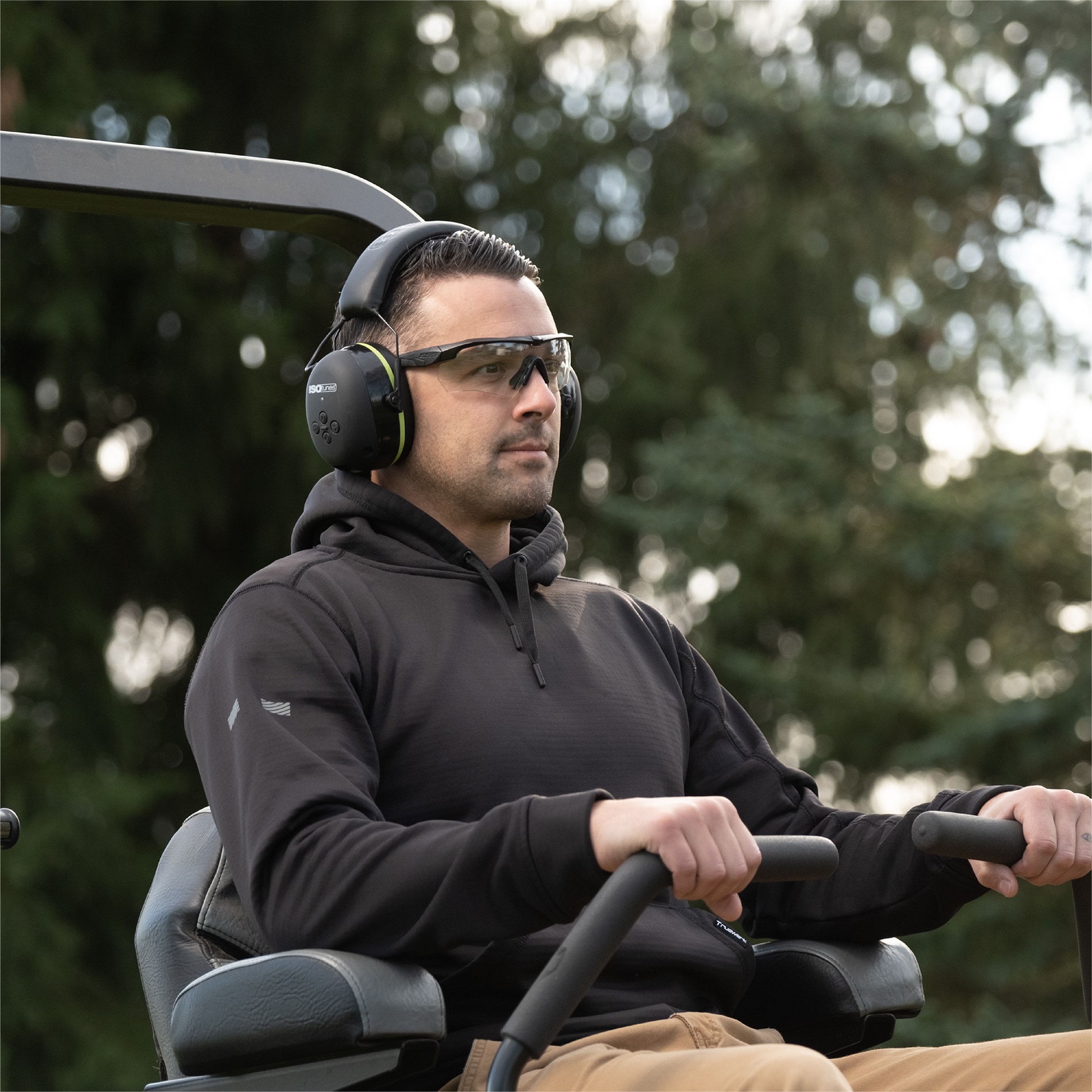 Protectores auditivos inalámbricos reutilizables ISOtunes Air Defender con compatibilidad Bluetooth y reducción de ruido de 24 dB.