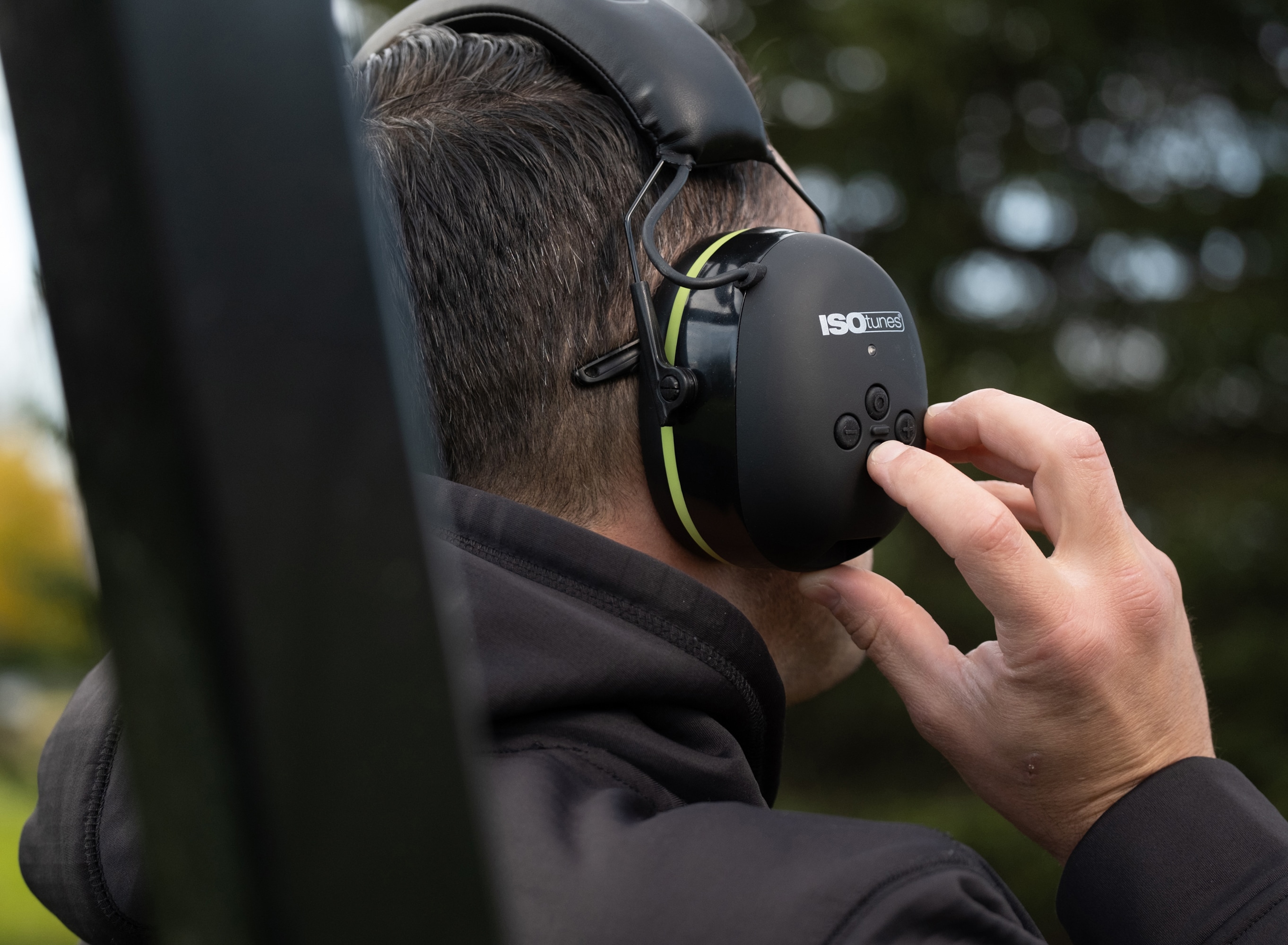 Protectores auditivos inalámbricos reutilizables ISOtunes Air Defender con compatibilidad Bluetooth y reducción de ruido de 24 dB.