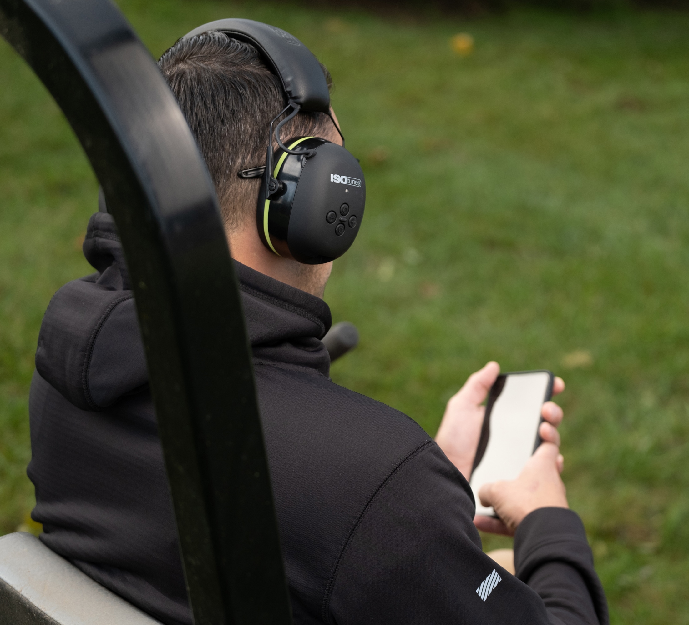 Protectores auditivos inalámbricos reutilizables ISOtunes Air Defender con compatibilidad Bluetooth y reducción de ruido de 24 dB.