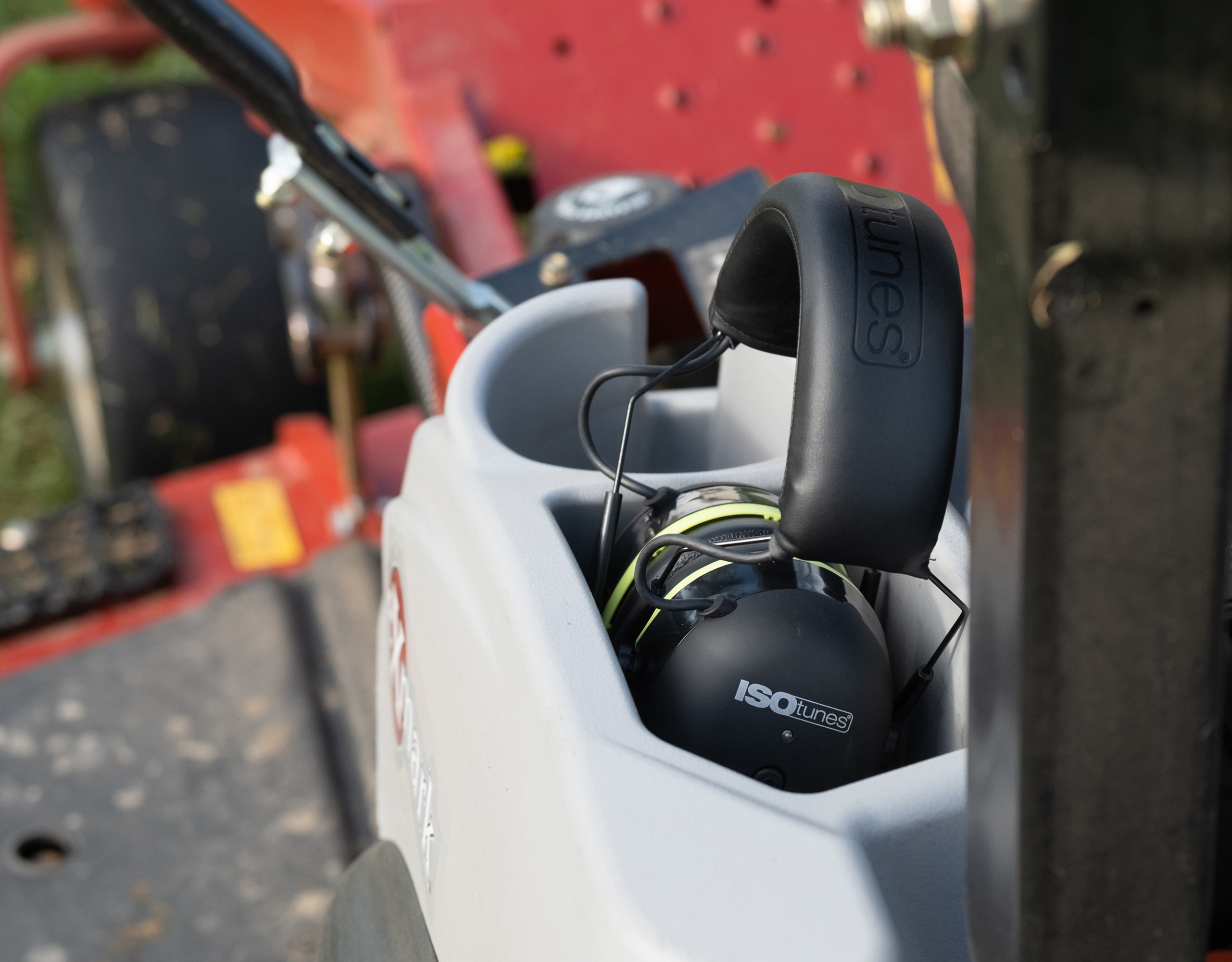 Protectores auditivos inalámbricos reutilizables ISOtunes Air Defender con compatibilidad Bluetooth y reducción de ruido de 24 dB.