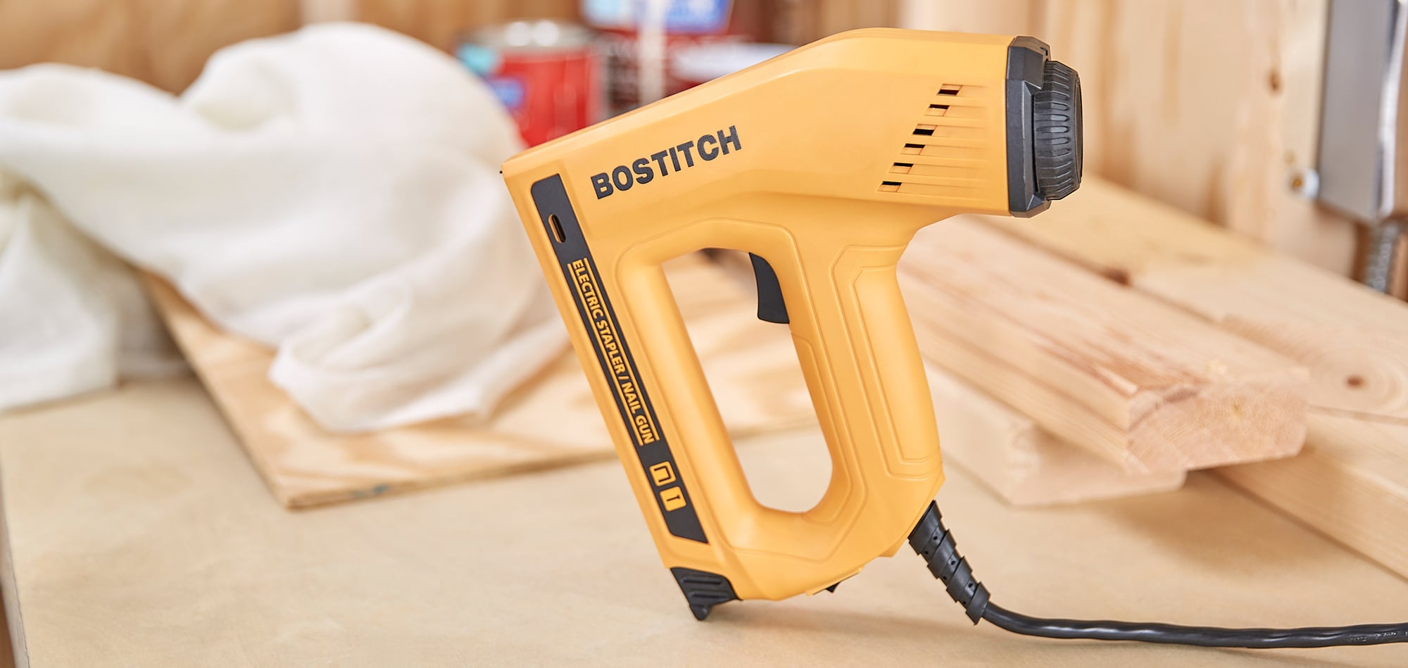 Pistola de grapas eléctrica con cable de 3/8 pulgadas Bostitch BTE550