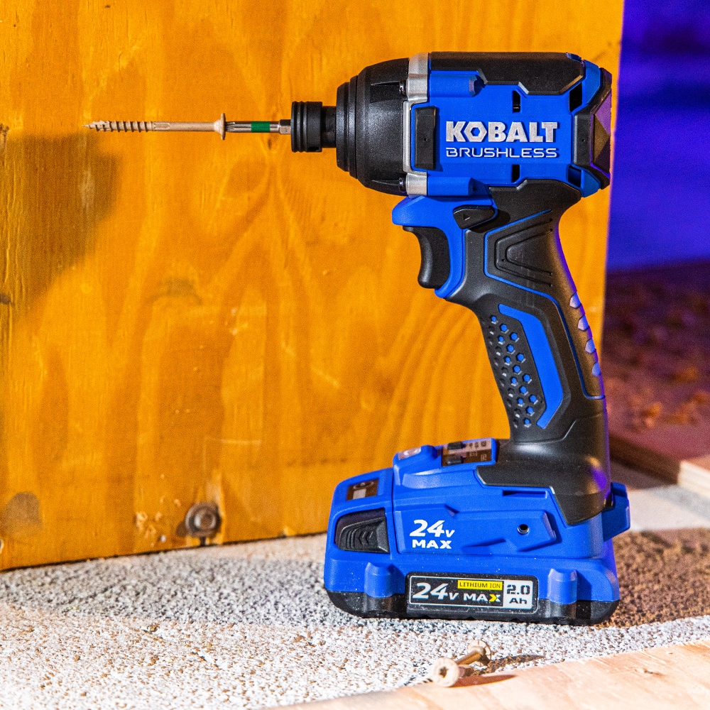Atornillador de impacto inalámbrico Kobalt de 24 voltios y 1/4 de pulgada (incluye batería, cargador y estuche suave) KID 2024A-03