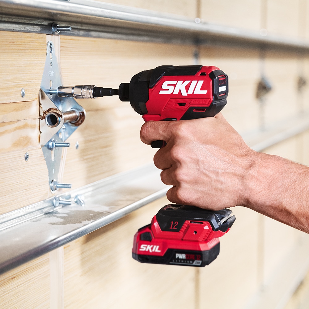 Atornillador de impacto inalámbrico sin escobillas SKIL PWR CORE de 12 voltios y 1/4 de pulgada (incluye batería e cargador) ID6744A-11