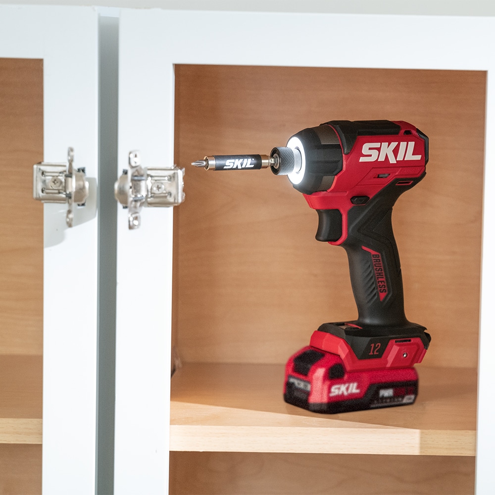 Atornillador de impacto inalámbrico sin escobillas SKIL PWR CORE de 12 voltios y 1/4 de pulgada (incluye batería e cargador) ID6744A-11