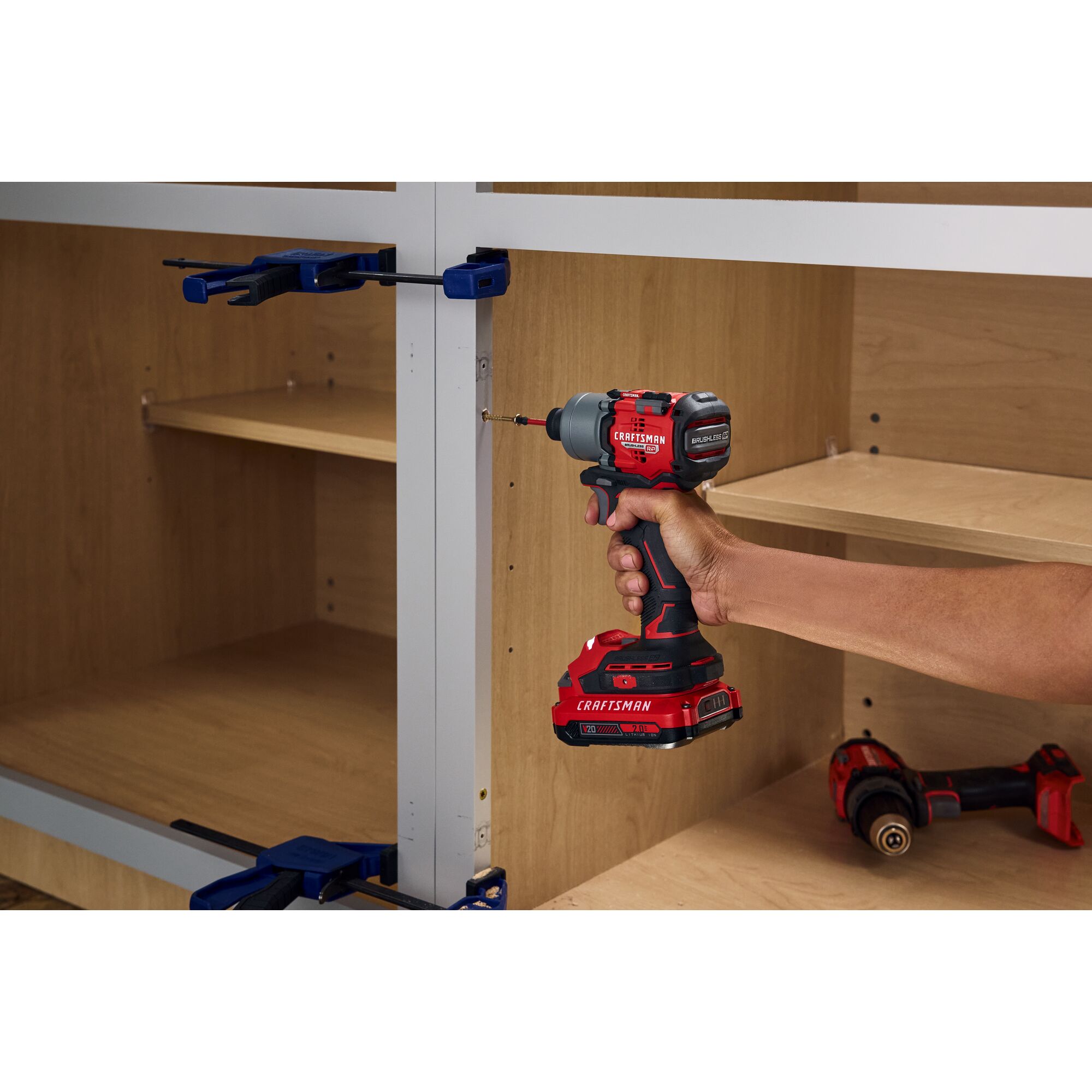 CRAFTSMAN V20 RP 20-volt max 1/4-in Llave de Impacto Inalámbrica sin Escobillas (Incluye Batería, Cargador y Bolsa Suave) CMCF830D2