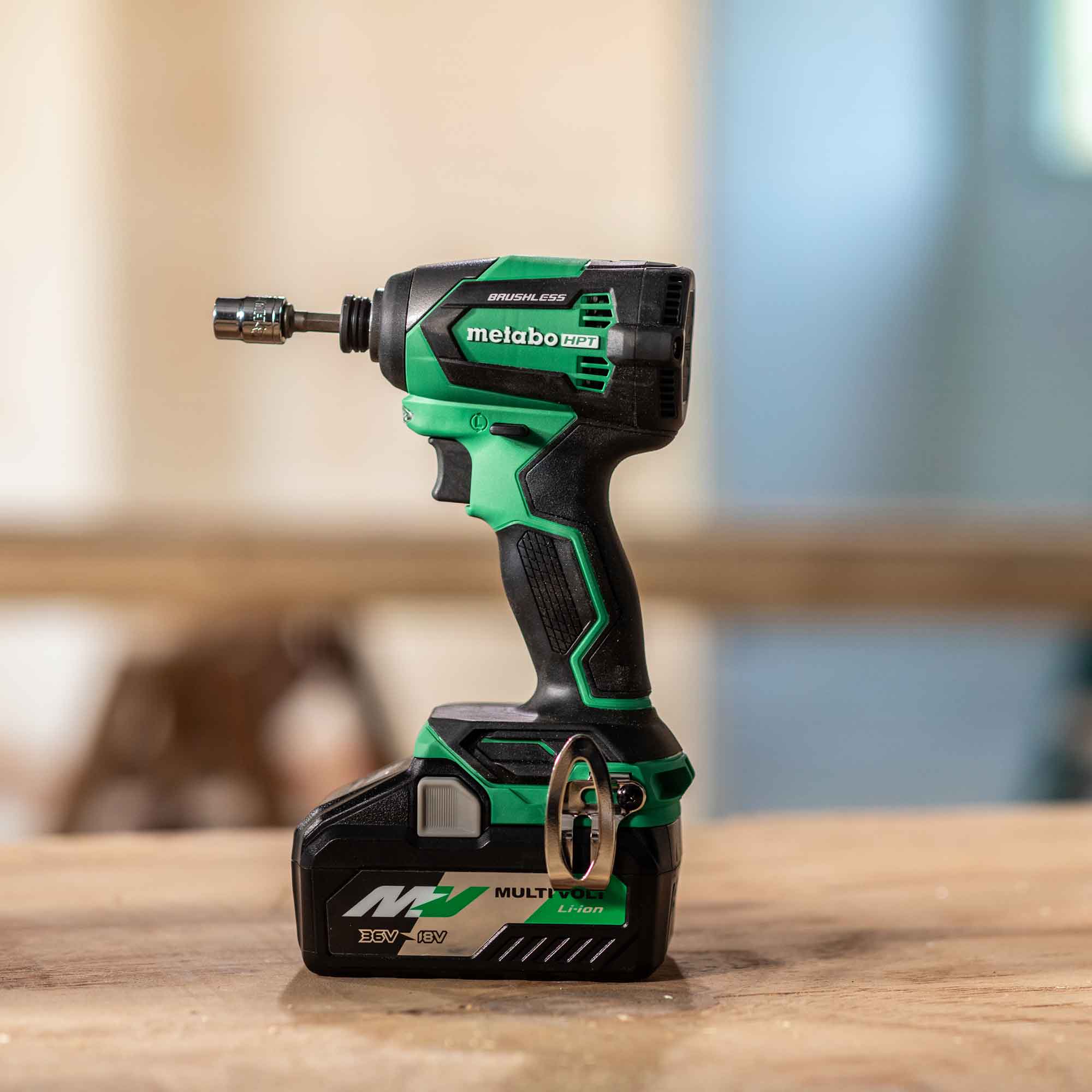 Atornillador de impacto inalámbrico sin escobillas de 1/4 de pulgada de 18 voltios de Metabo HPT (incluye batería, cargador y estuche suave) WH18DEXM