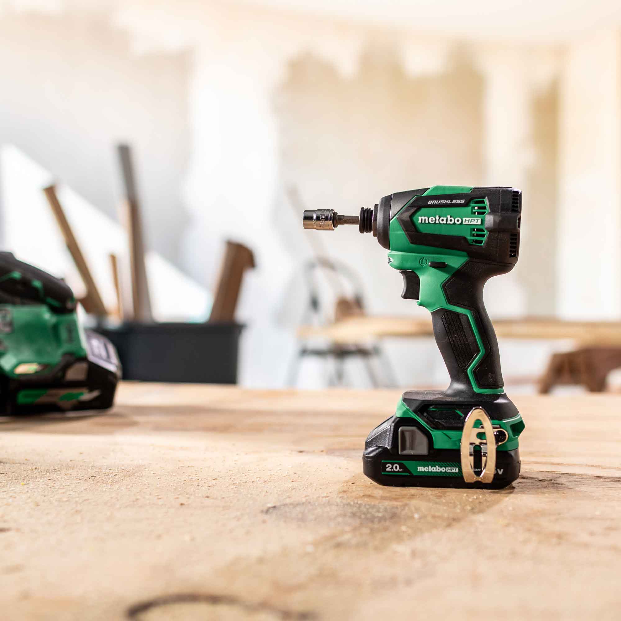 Atornillador de impacto inalámbrico sin escobillas de 1/4 de pulgada de 18 voltios de Metabo HPT (incluye batería, cargador y estuche suave) WH18DEXM
