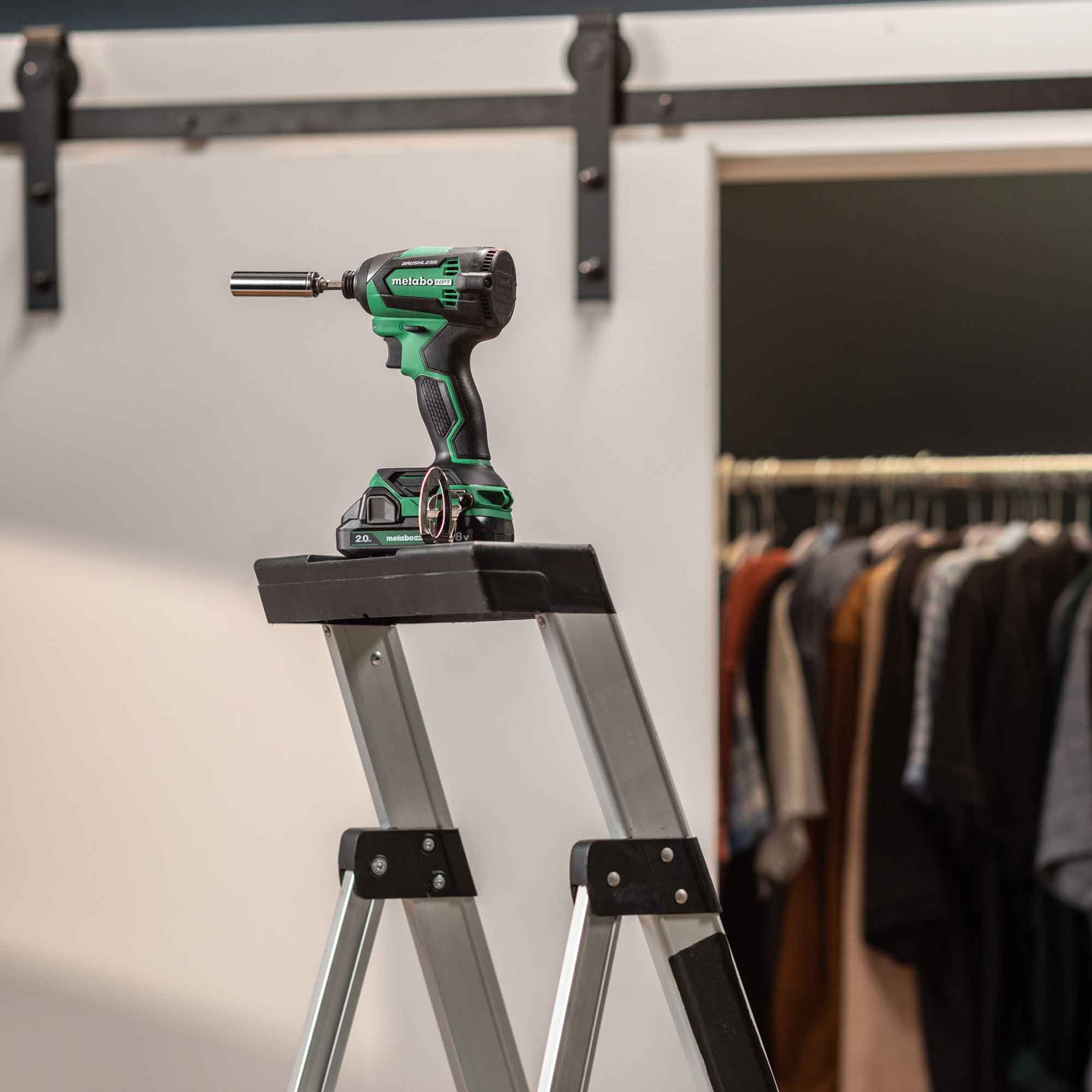 Atornillador de impacto inalámbrico sin escobillas de 1/4 de pulgada de 18 voltios de Metabo HPT (incluye batería, cargador y estuche suave) WH18DEXM