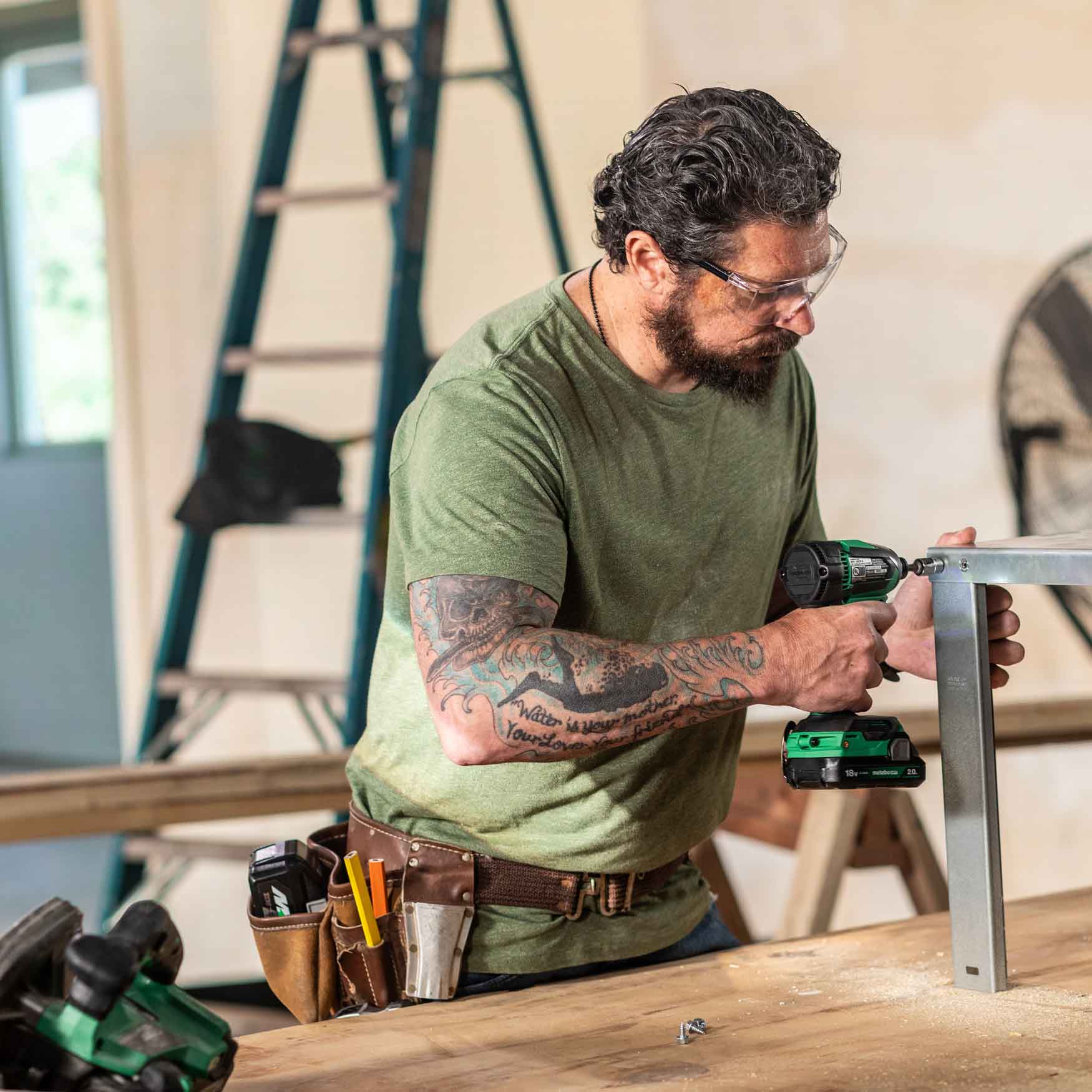 Atornillador de impacto inalámbrico sin escobillas de 1/4 de pulgada de 18 voltios de Metabo HPT (incluye batería, cargador y estuche suave) WH18DEXM