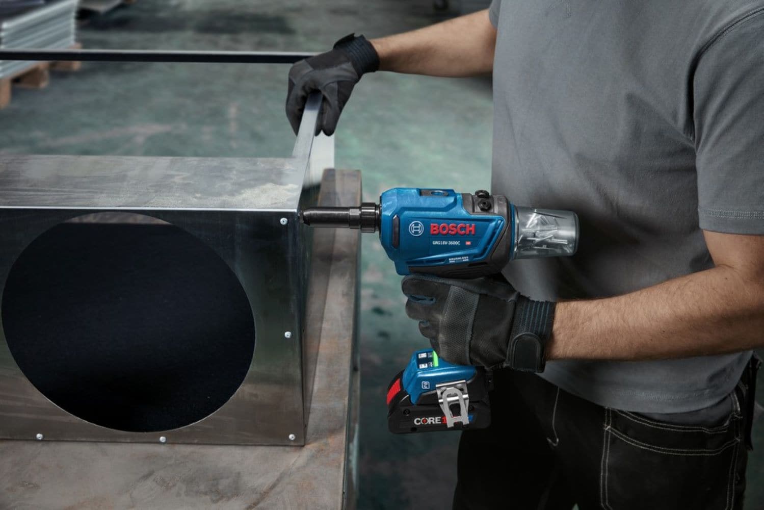 Juego de herramientas Bosch 18V Brushless Connected Rivet con (2) baterías de energía avanzada CORE18V 4 Ah GRG18V-3600CB24