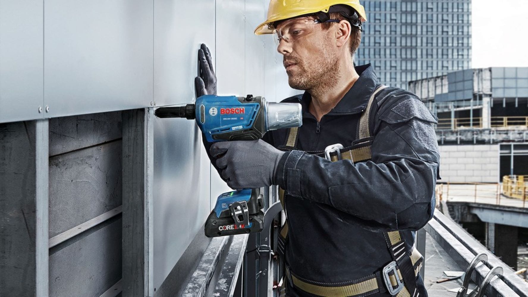 Juego de herramientas Bosch 18V Brushless Connected Rivet con (2) baterías de energía avanzada CORE18V 4 Ah GRG18V-3600CB24