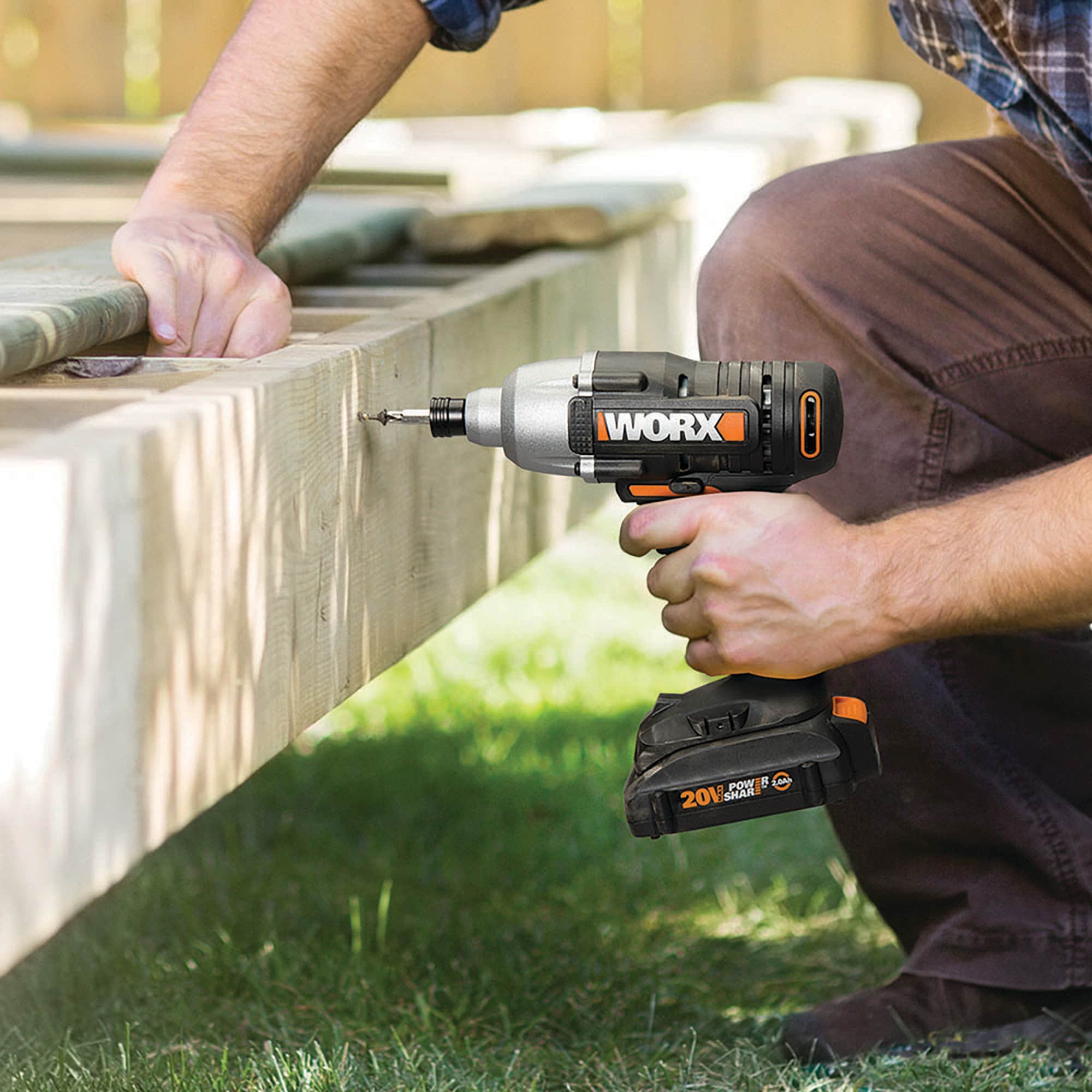 Atornillador de Impacto Inalámbrico WORX Power Share de 20 voltios máx. con batería y cargador incluidos WX291L