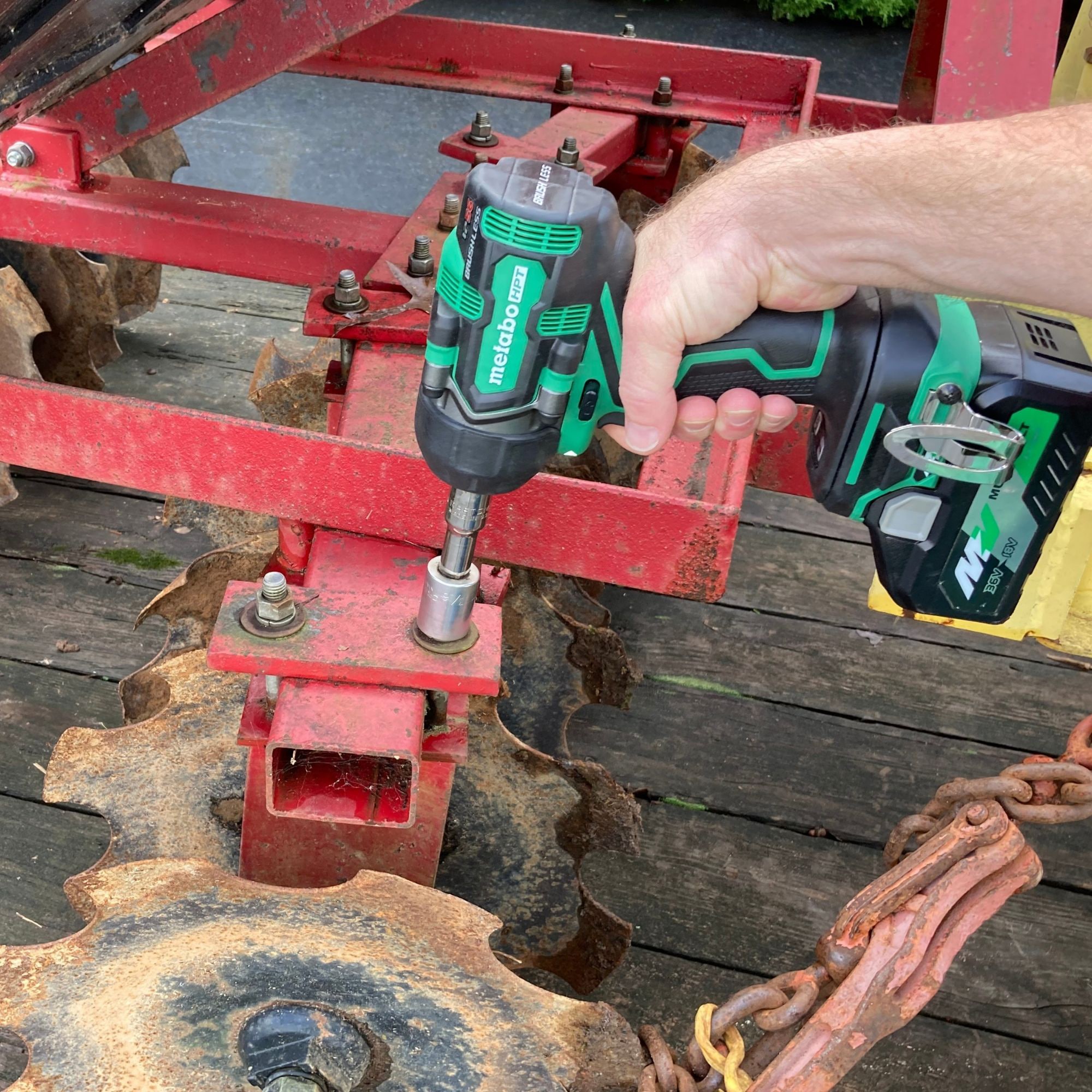 Atornillador de Impacto Inalámbrico sin Escobillas Metabo HPT de 36 voltios y 1/2 pulgada (Incluye Batería, Cargador y Estuche Resistente) WR36DEM