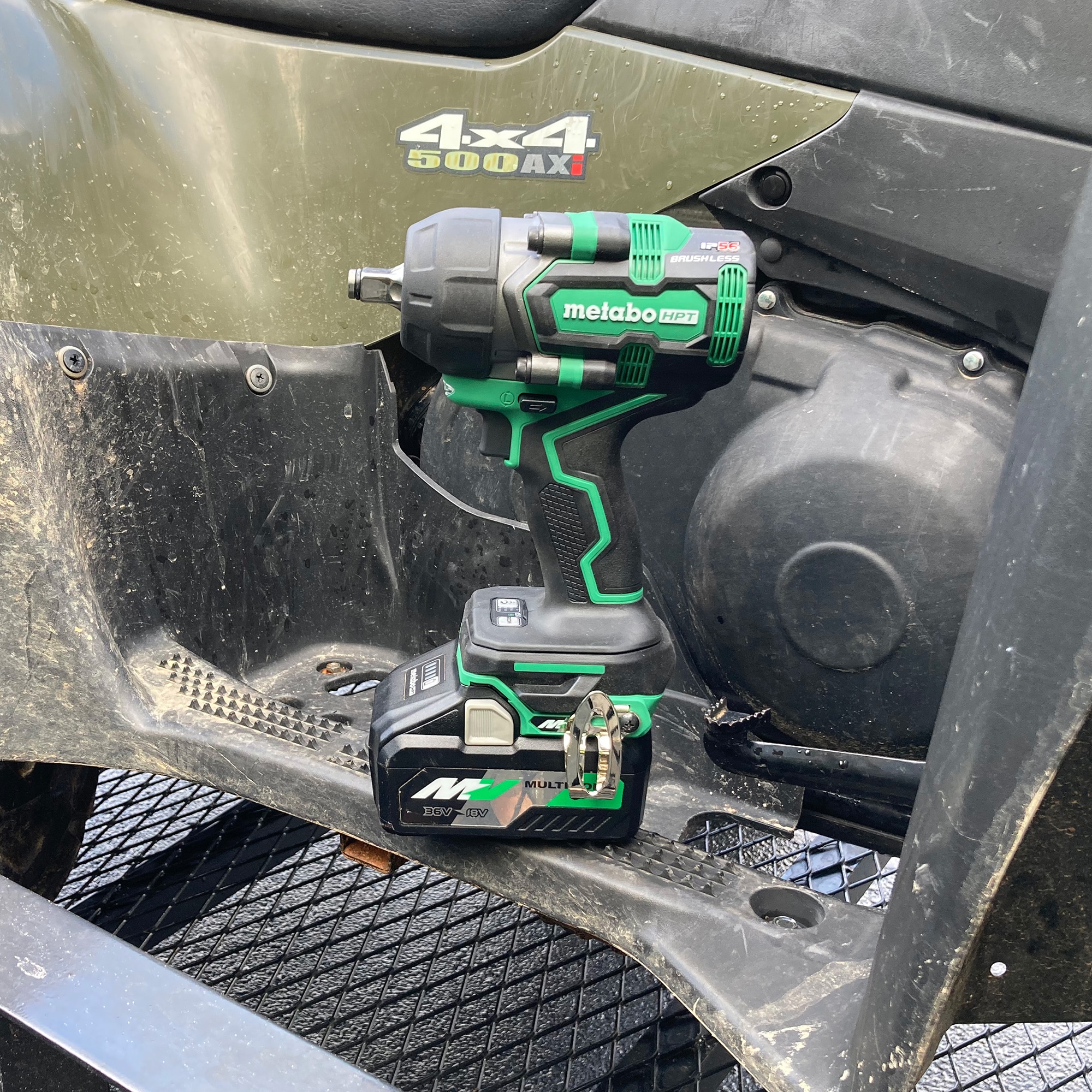 Atornillador de Impacto Inalámbrico sin Escobillas Metabo HPT de 36 voltios y 1/2 pulgada (Incluye Batería, Cargador y Estuche Resistente) WR36DEM