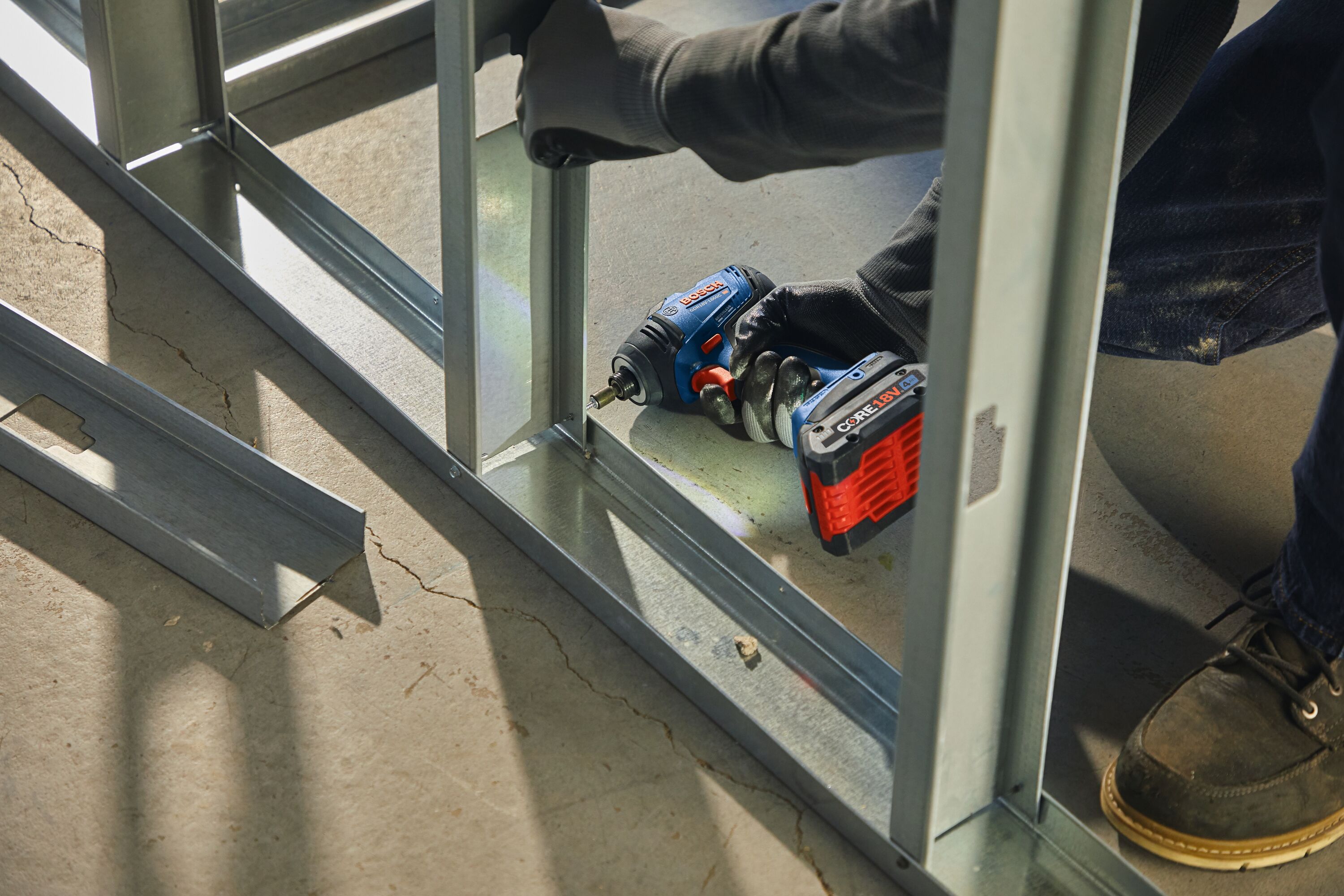 Atornillador de impacto inalámbrico Bosch Connected Ready de 18 voltios, 1/4 pulgada, sin escobillas (Incluye batería, cargador y bolsa suave) GDR18V-1860CB25