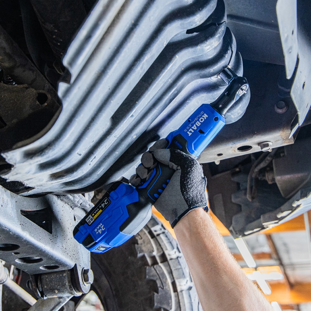 Llave de trinquete inalámbrica de 24 voltios de velocidad variable y sin escobillas de 3/8 pulgadas Kobalt KRW 224B-03