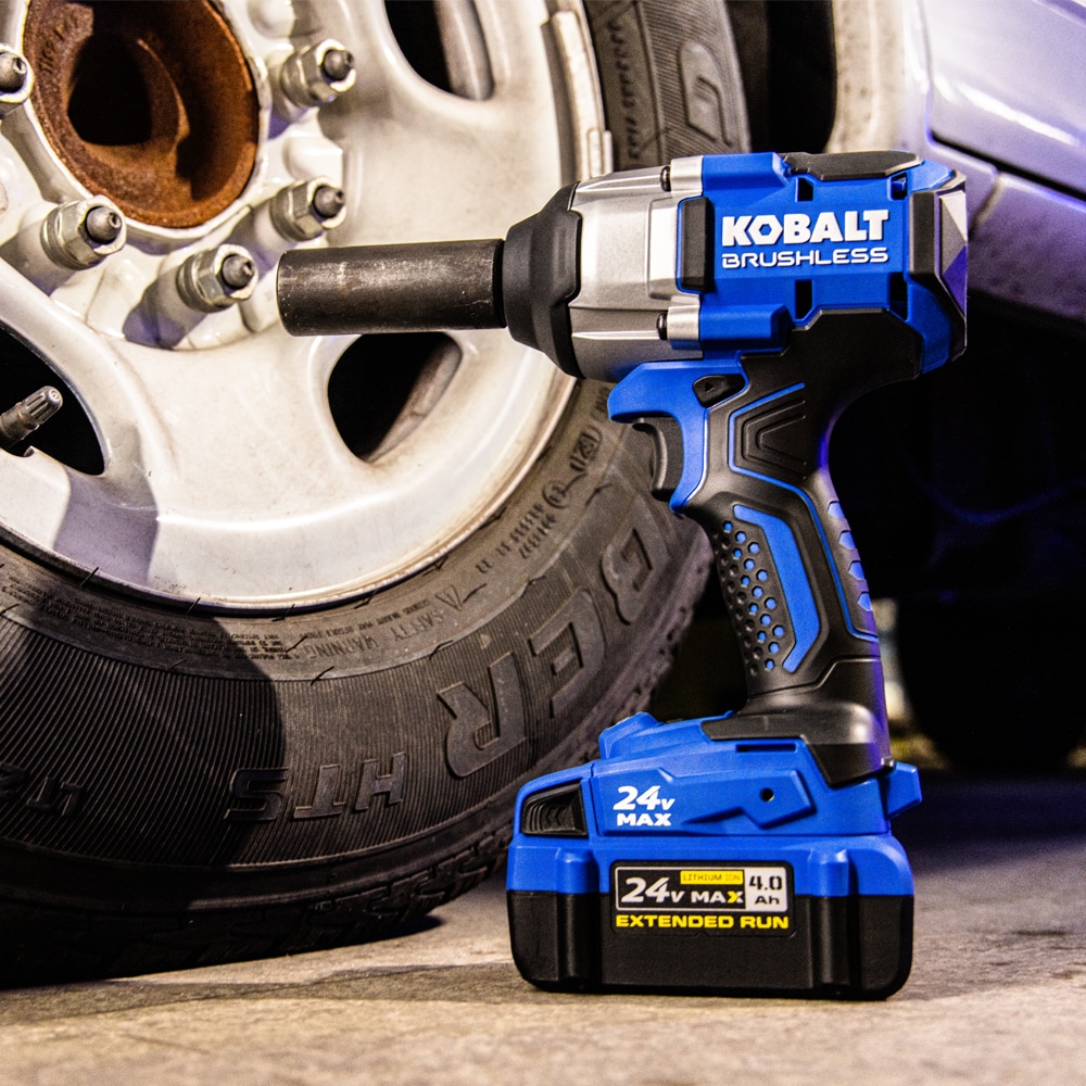 Llave de Impacto Inalámbrica Kobalt de 24 voltios con Velocidad Variable y sin Escobillas de 1/2 pulgadas (Batería Incluida) KIW 4024A-03
