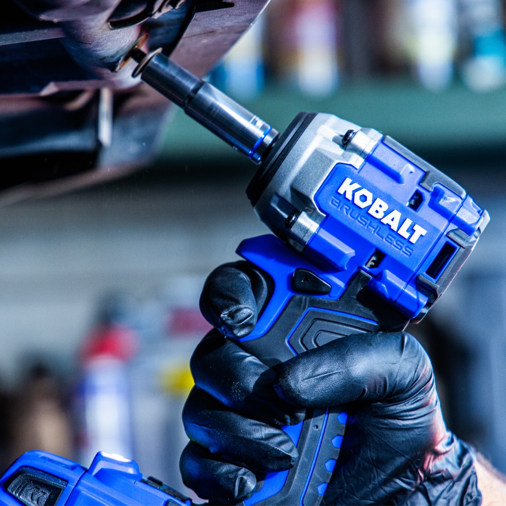 Llave de Impacto Inalámbrica Kobalt de 24 voltios con Variación de Velocidad sin Escobillas de 3/8 pulgadas (solo herramienta sin accesorios) KCIW 324B-03