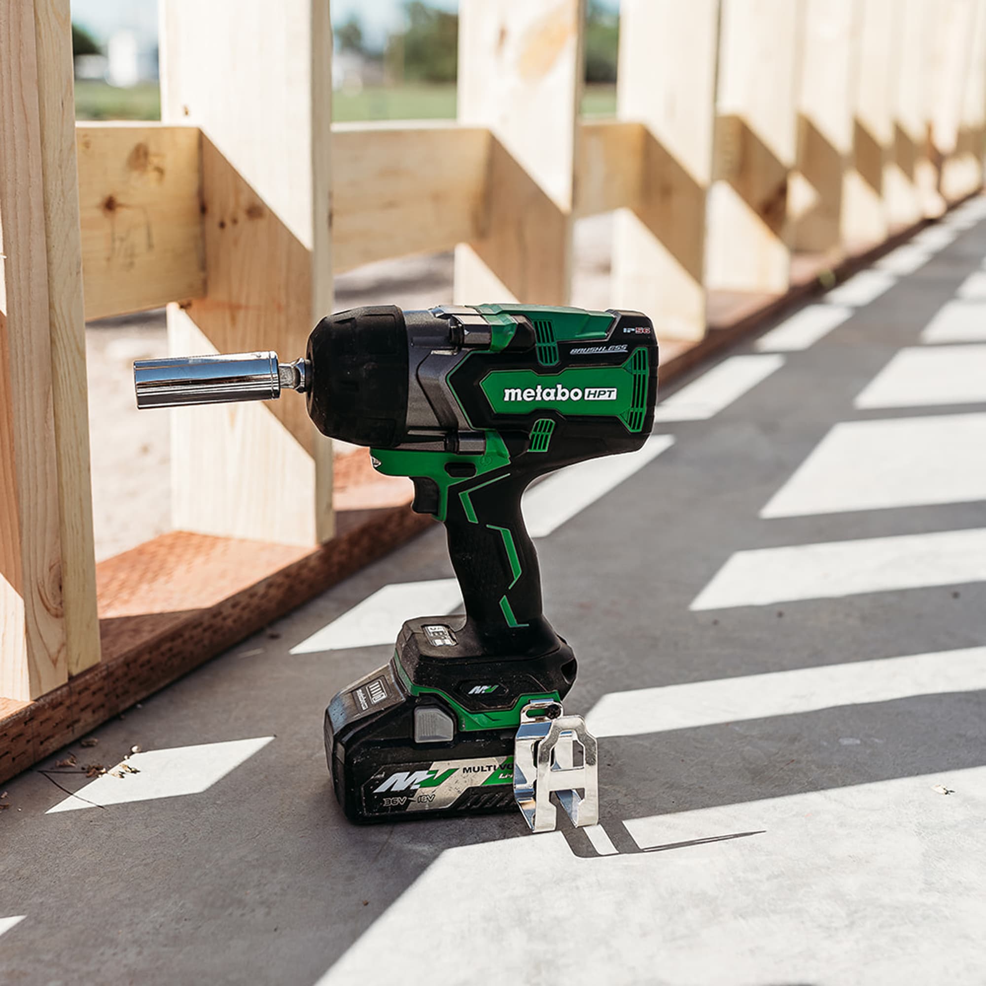 Llave de impacto inalámbrica Metabo HPT 36 voltios con variación de velocidad sin escobillas de 3/4 pulgadas, cuadro cuadrado WR36DFQ4M