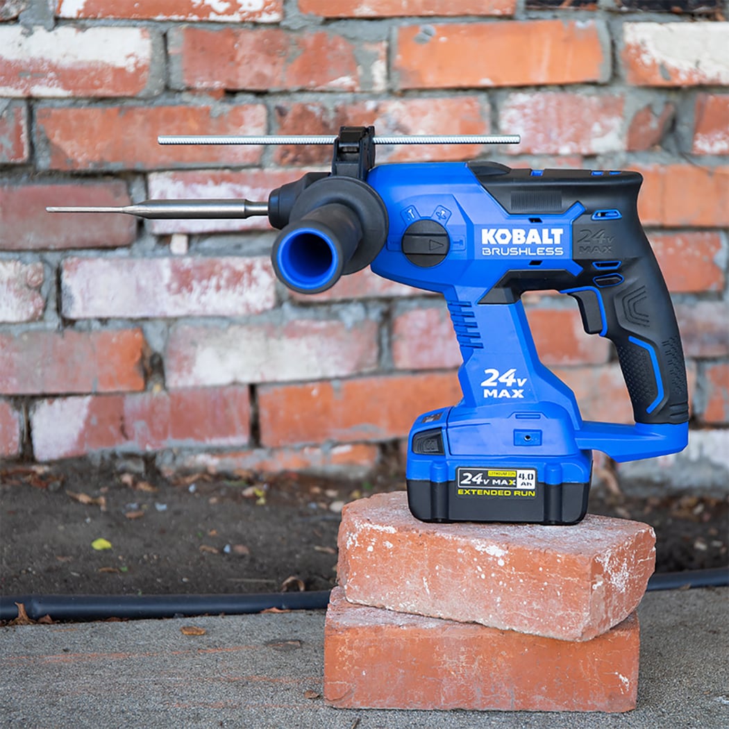 Martillo perforador rotativo inalámbrico Kobalt Brushless de 24 voltios con velocidad variable de 7/8 de pulgada SDS-plus KRH 124B-03.