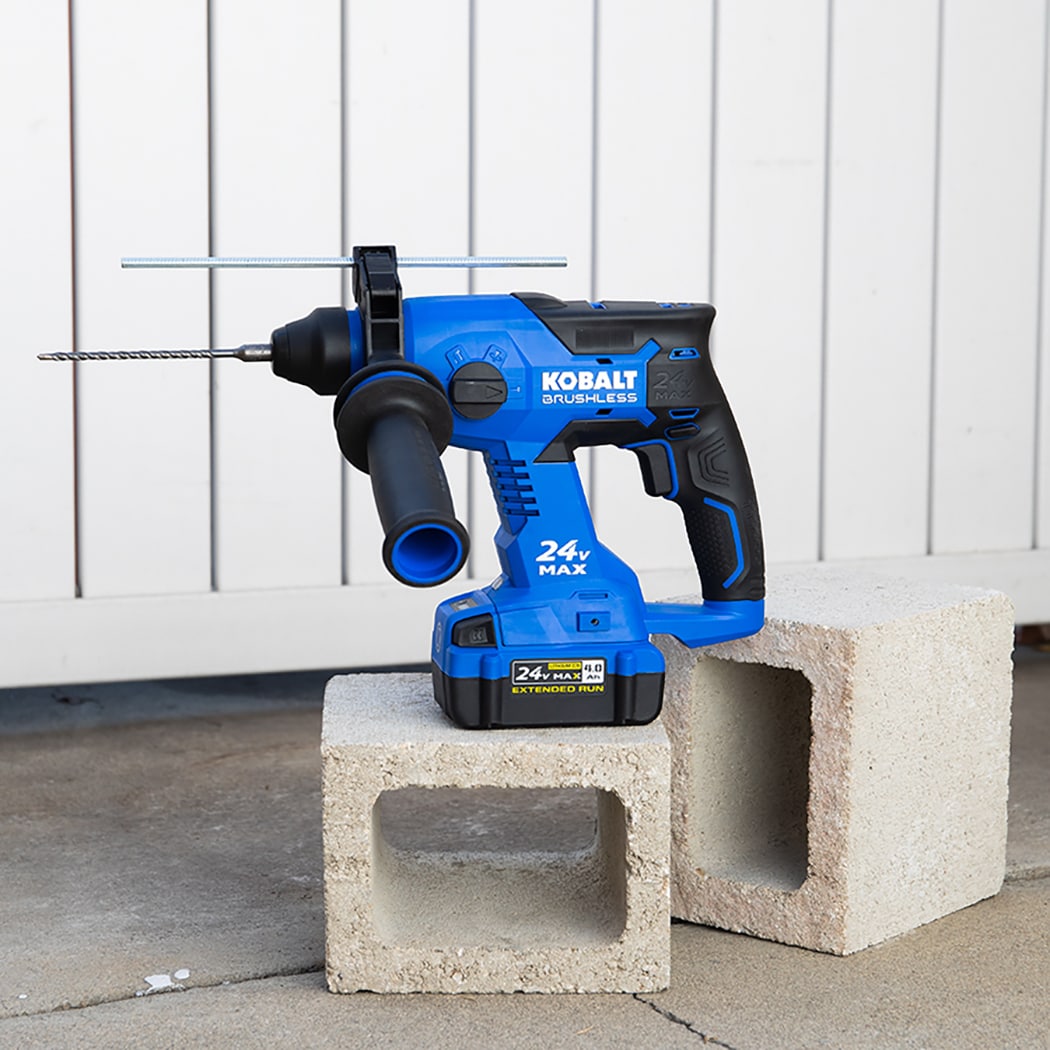 Martillo perforador rotativo inalámbrico Kobalt Brushless de 24 voltios con velocidad variable de 7/8 de pulgada SDS-plus KRH 124B-03.