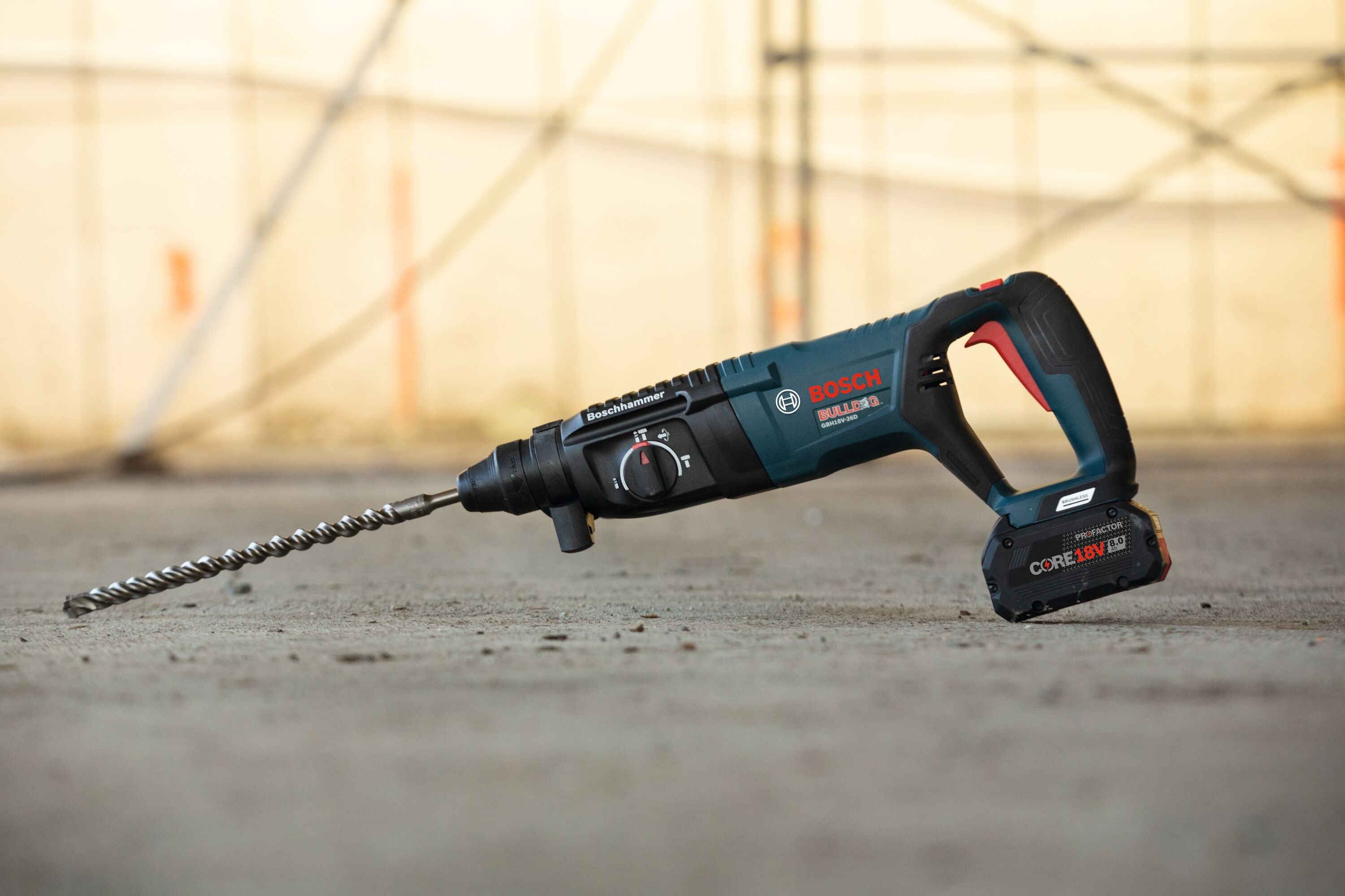 Machacador rotativo inalámbrico Bosch Bulldog de 18 voltios y 8 amperios con velocidad variable SDS-plus GBH18V-26DN