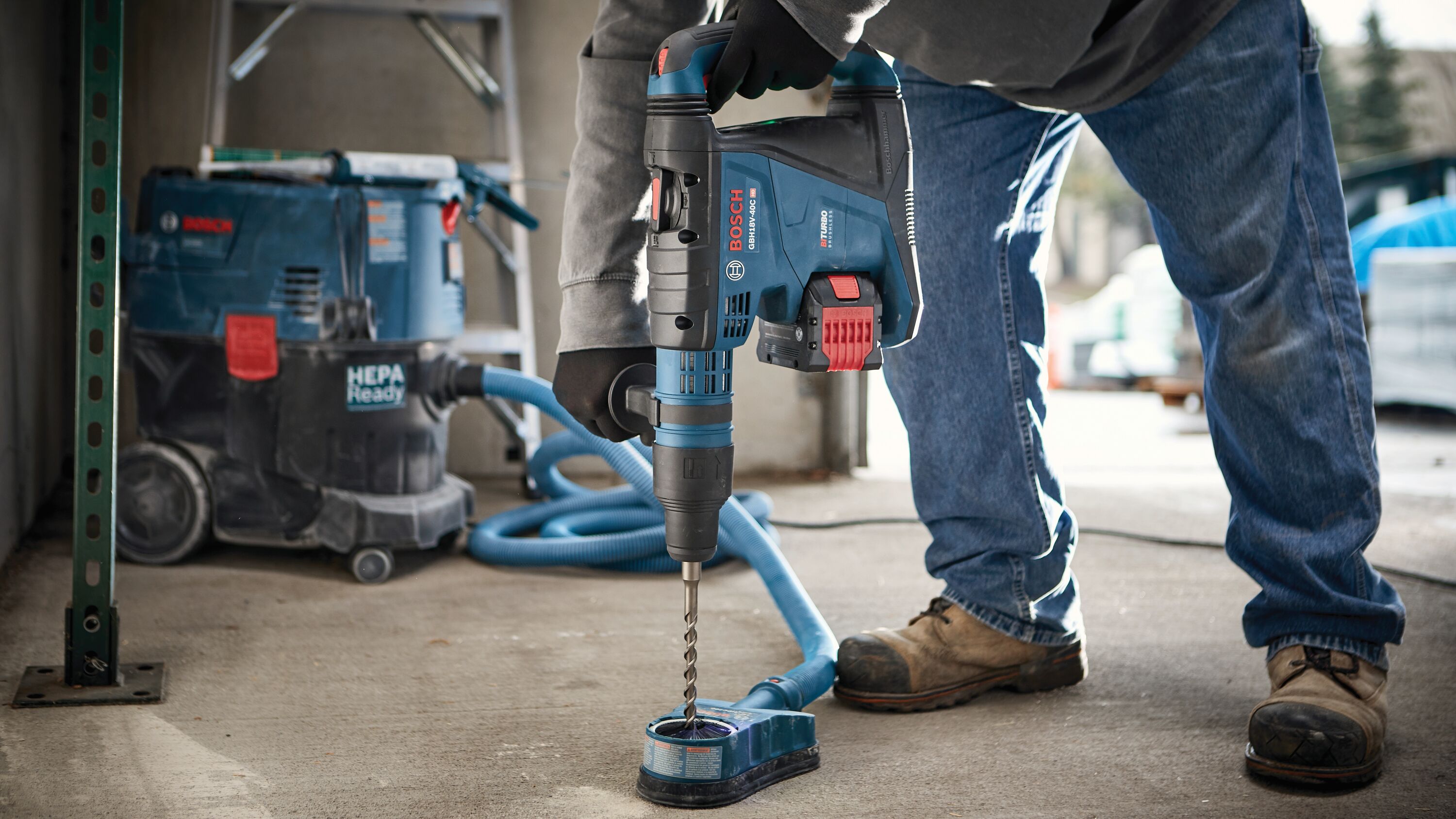Martillo rotativo inalámbrico Bosch PROFACTOR de 18 voltios con velocidad variable SDS-Max GBH18V-40CN.