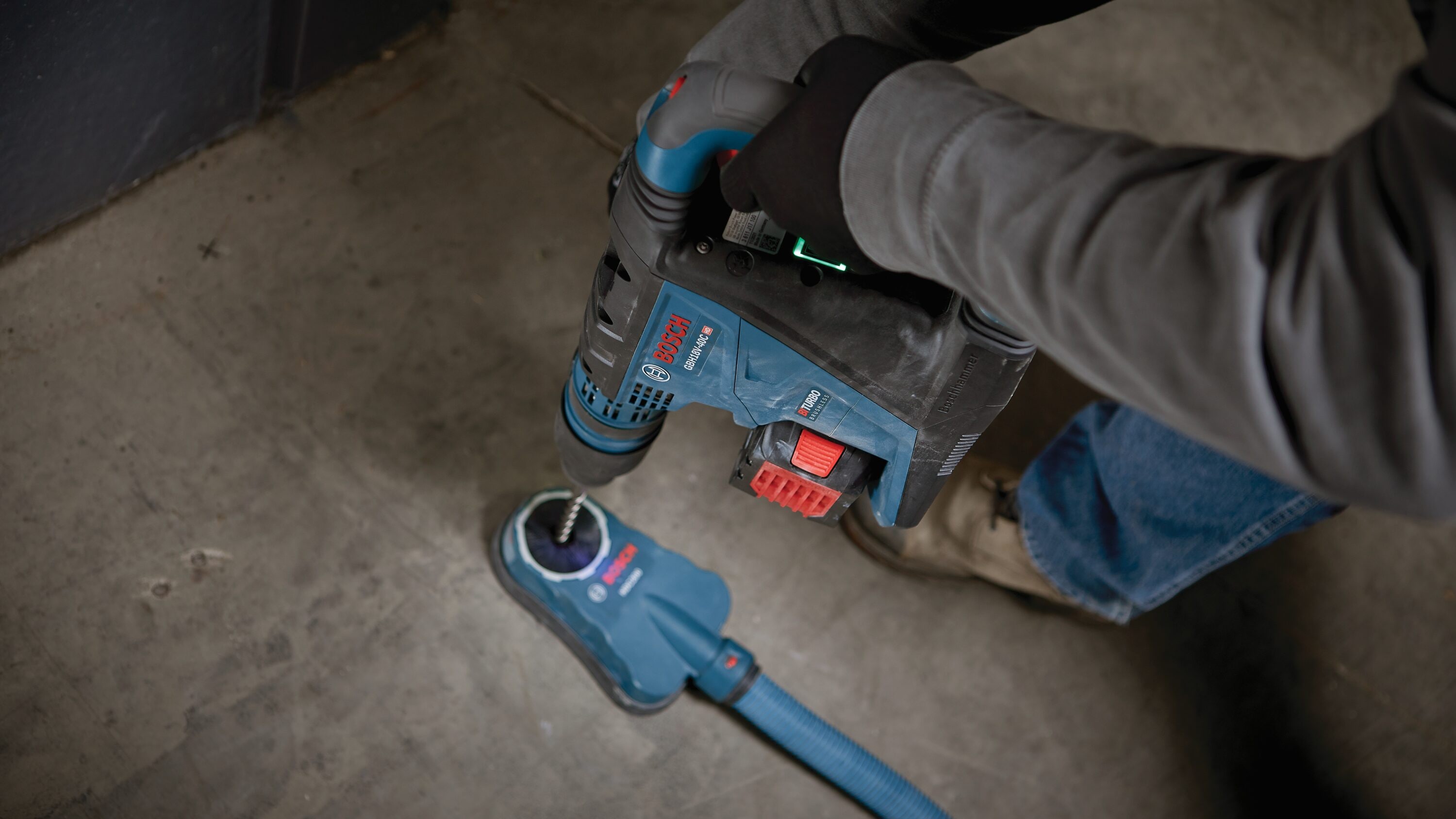 Martillo rotativo inalámbrico Bosch PROFACTOR de 18 voltios con velocidad variable SDS-Max GBH18V-40CN.