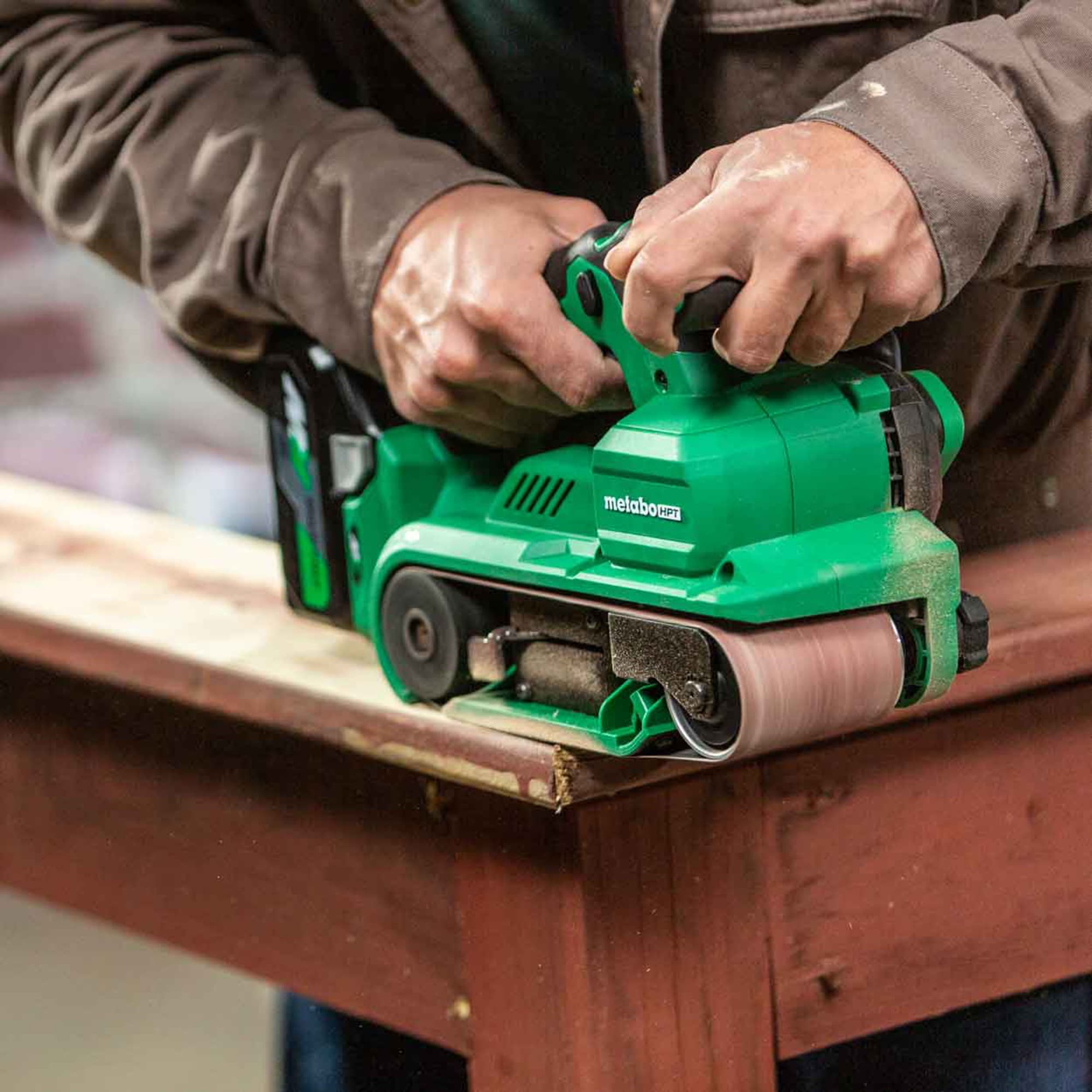Lijadora inalámbrica con variación de velocidad y manejo de polvo Metabo HPT 36-Volt Brushless SB3608DAQ4M