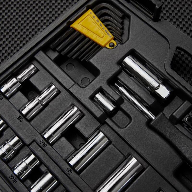 Juego de dados Stanley de 3/8 in. y 1/4 in. con trinquetes (123 piezas) - STMT71652