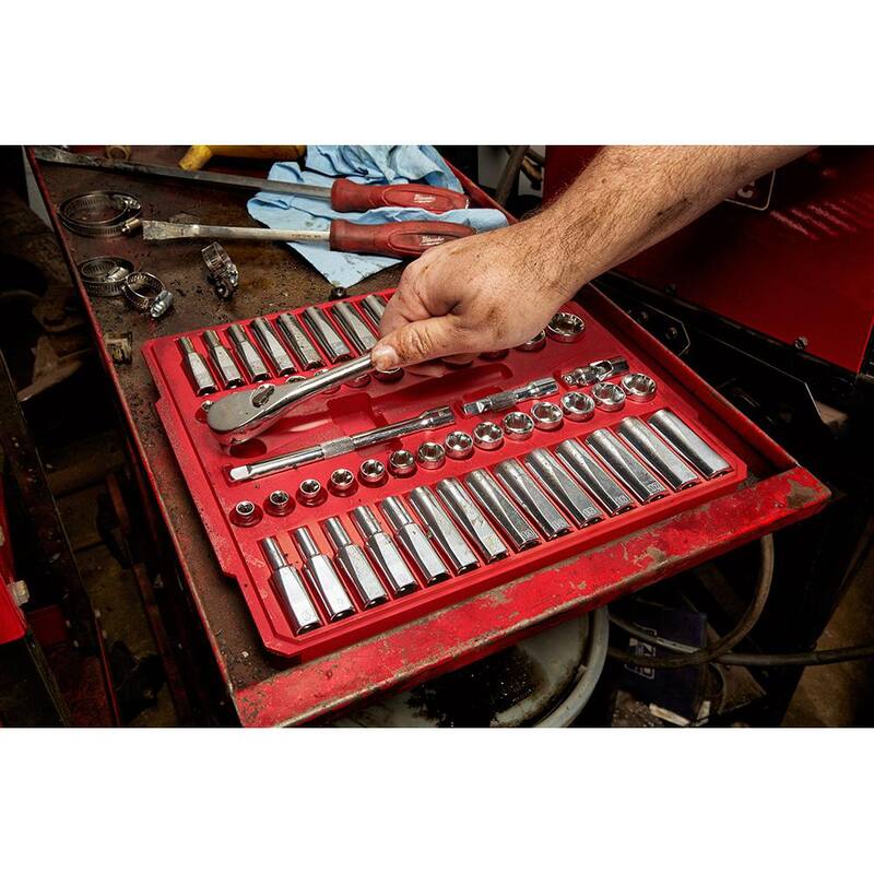 Set de herramientas y mano de mecánico de Milwaukee con trinquete SAE métrico de 3/8 pulgadas, dados, desarmador, gancho y púa (66 piezas) - 48-22-9008-48-22-2706-48-22-9215