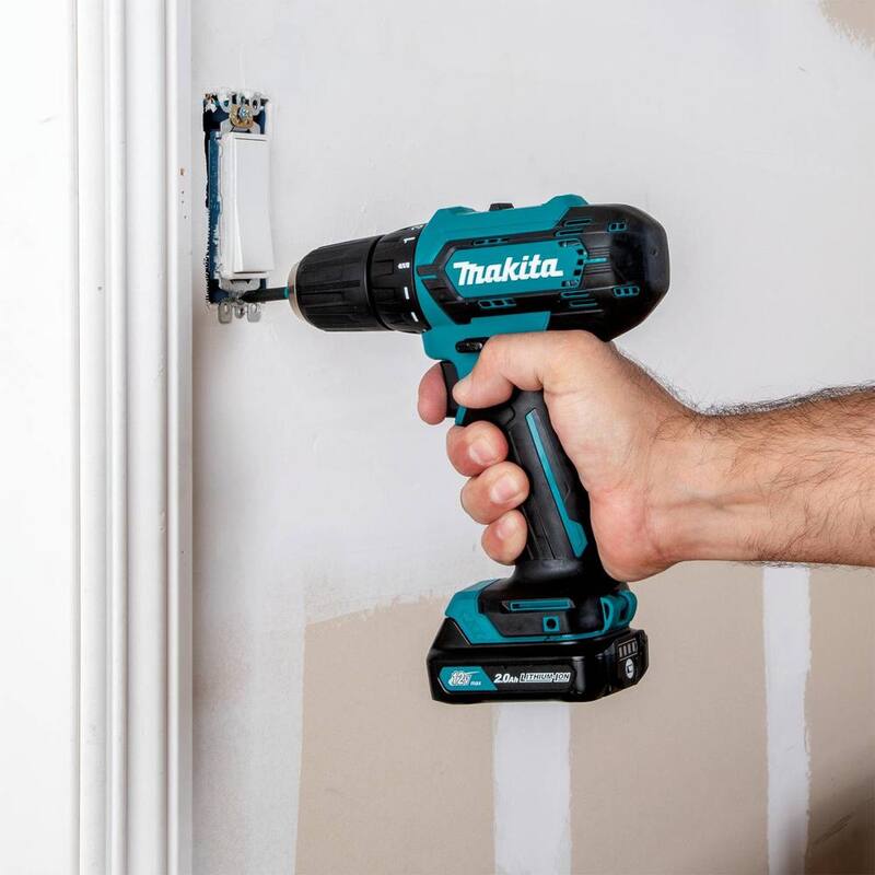 Makita 12V máx. CXT Taladro Atornillador Inalámbrico de 3/8 pulg. de Velocidad Variable de Iones de Litio, 2.0 Ah con Clip para Cinturón y Maletín de Herramientas - FD09R1