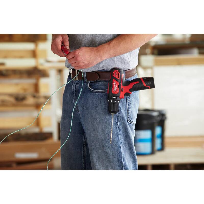 Milwaukee M12 12V Taladro/destornillador de martillo inalámbrico de 3/8 pulgadas con baterías de 1.5 Ah y estuche rígido - 2408-22