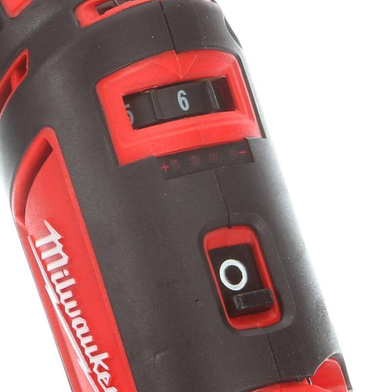 Broca angular derecha inalámbrica de 3/8 pulgadas Milwaukee M12 de 12 V de iones de litio con herramienta rotativa M12 y paquete de batería XC de 6.0 Ah - 2415-20-2460-20-48-11-2460