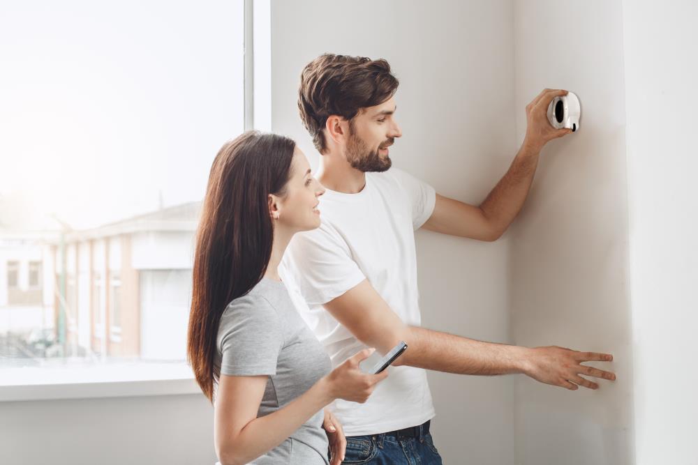 Medidor de distancia láser verde para interiores Plott Cubit de 65 pies con pantalla retroiluminada y compatibilidad Bluetooth 906231