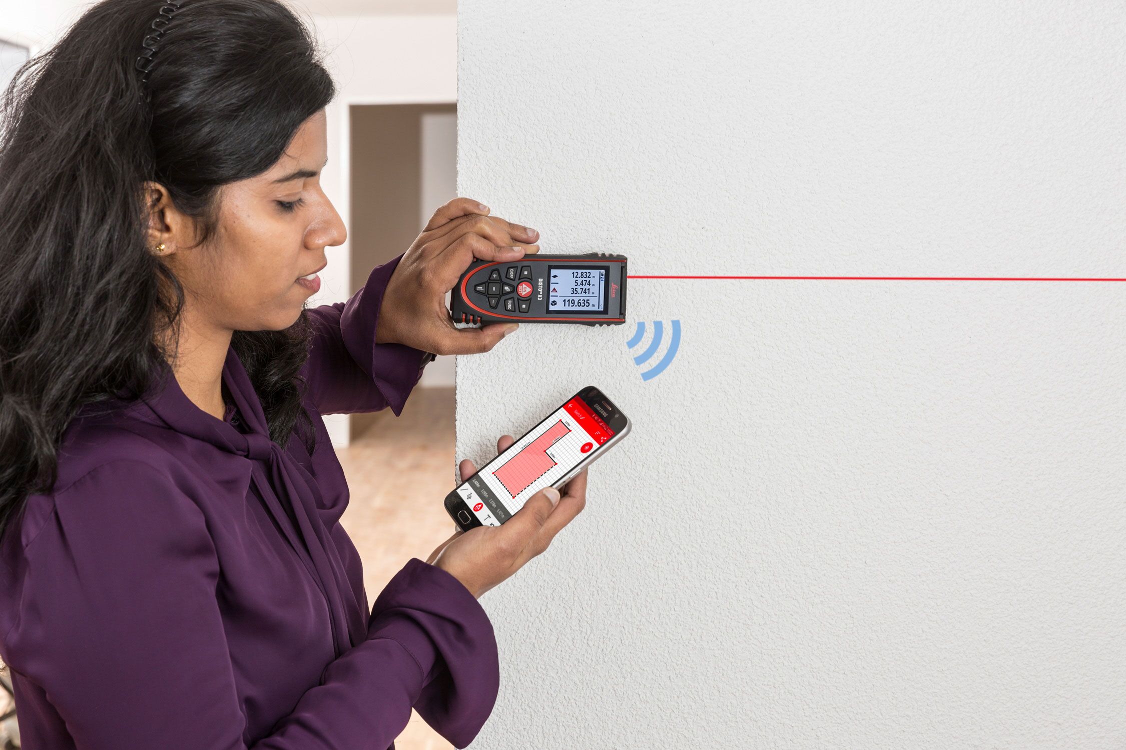 Medidor de distancia láser rojo para interiores de Leica Geosystems de 500 pies con pantalla retroiluminada y compatibilidad con Bluetooth X3