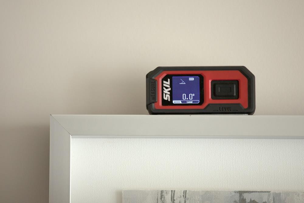 SKIL 100-Pies Para Interiores con Pantalla Iluminada ME981901