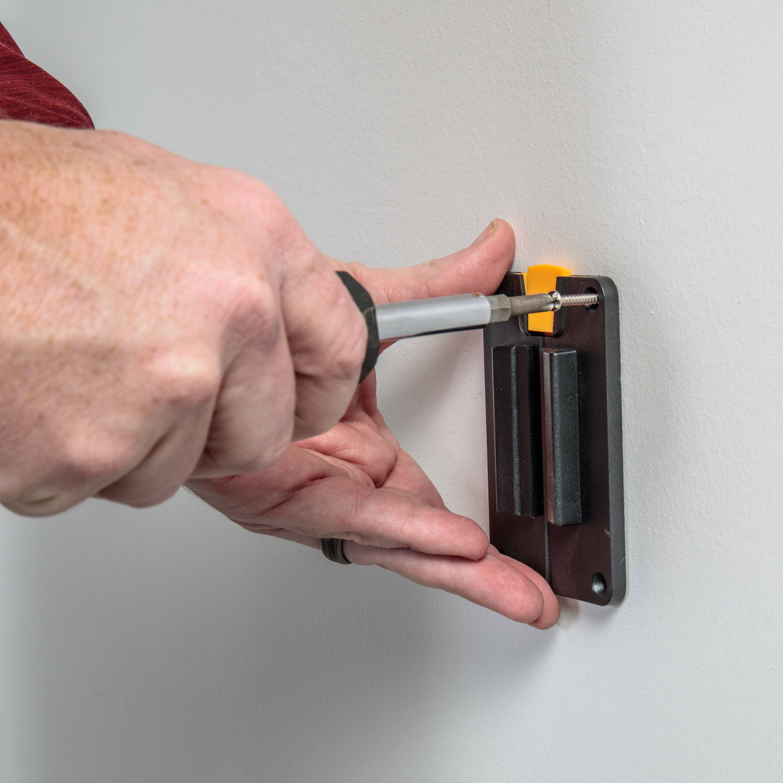 Soporte de pared magnético US Weight con cinta retráctil negra de 7.5 pies y sistema de frenado de seguridad U2502