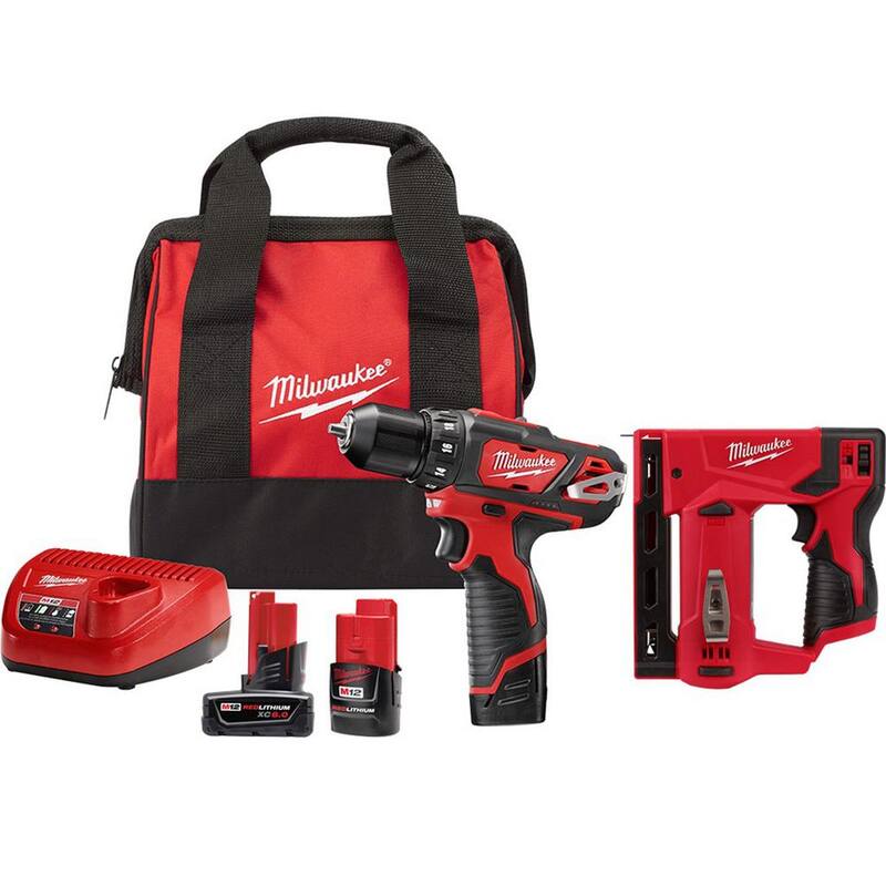 Juego de taladro/destornillador inalámbrico de 3/8 pulgadas Milwaukee M12 de 12 voltios con grapadora de corona de 3/8 pulgadas y paquete de batería de 6.0Ah - 2407-22-2447-20-48-11-2460.