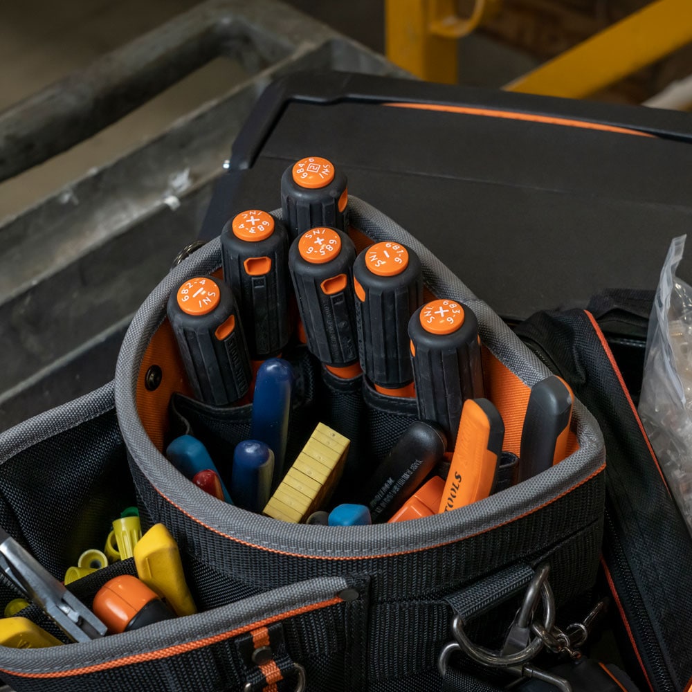 Juego de desarmadores aislados Klein Tools Plus Imantador, 7 piezas 85077INSR