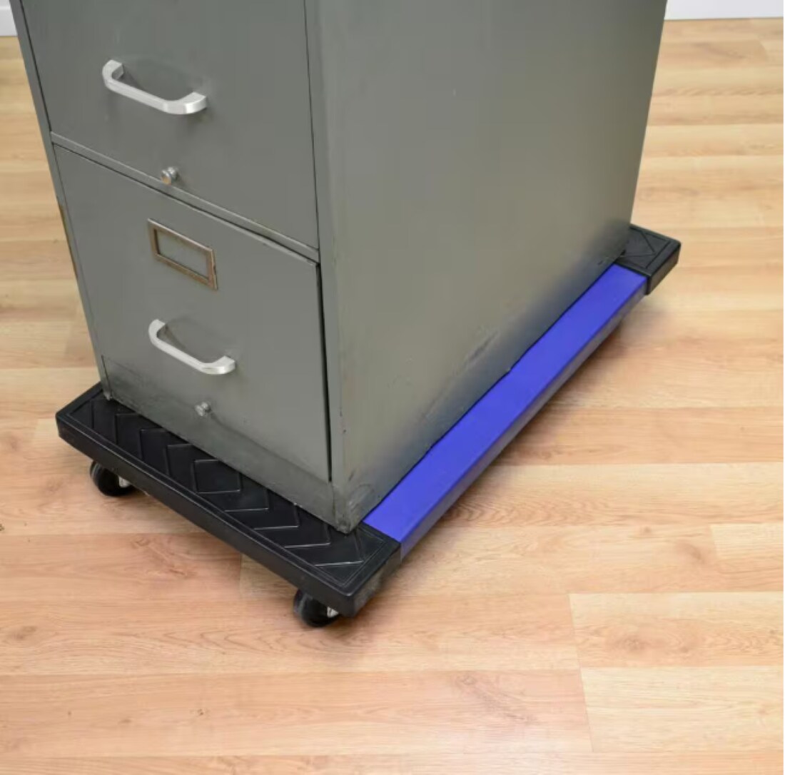 Carretilla de resina azul de 4 ruedas con capacidad de 1000 libras Milwaukee 73730