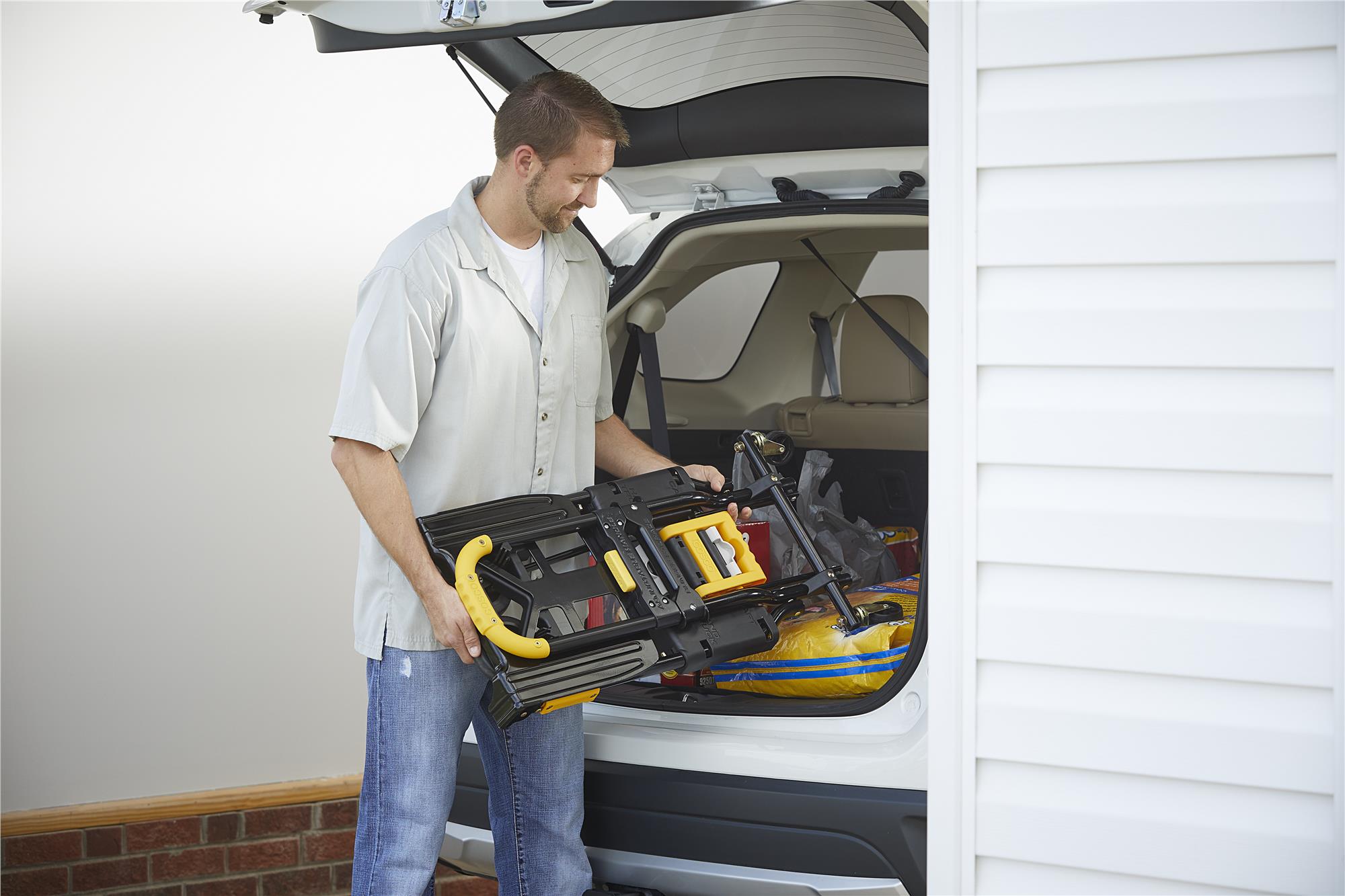 Carretilla de mano convertible de acero negro con capacidad de 300 lb y 4 ruedas Cosco 12225YGB1E